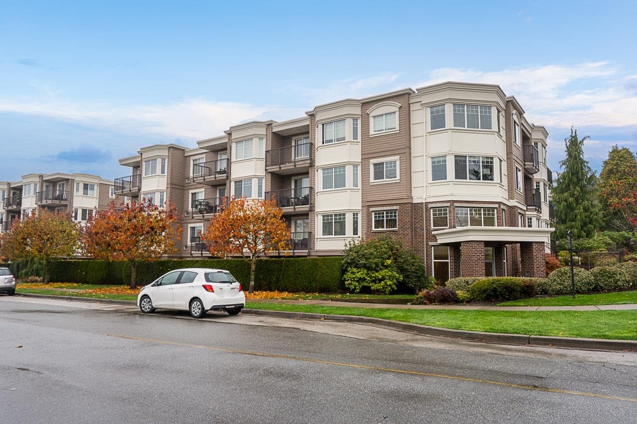 302 - 15389 Roper Avenue, White Rock