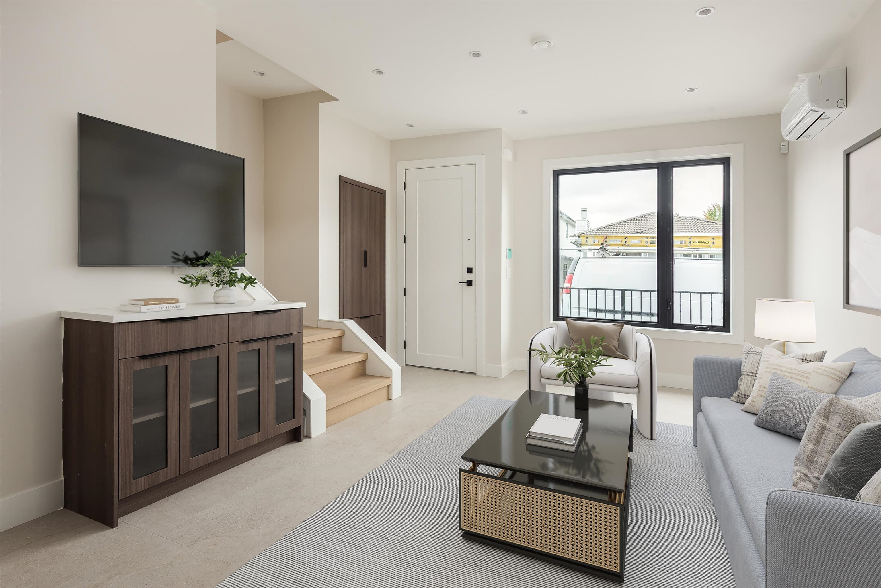L1 - 4413 Oxford Street, Burnaby