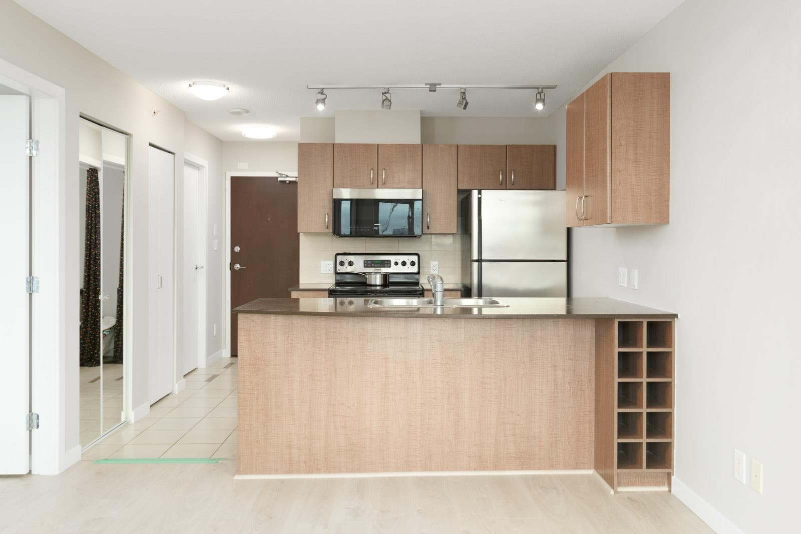 2015 - 610 Granville Street, Vancouver, V6C 3T3 — photo 1