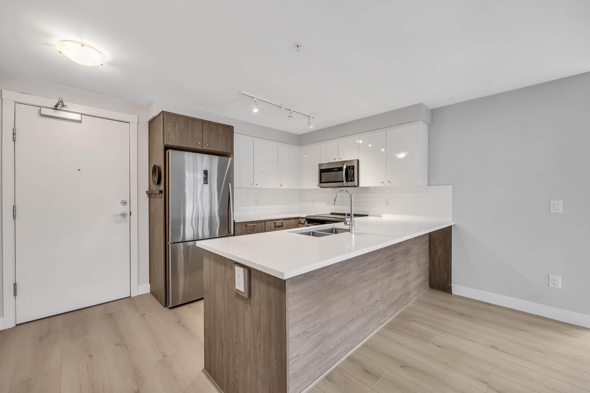 206 - 2525 Clarke Street, Port Moody, V3H 0J3 — photo 5