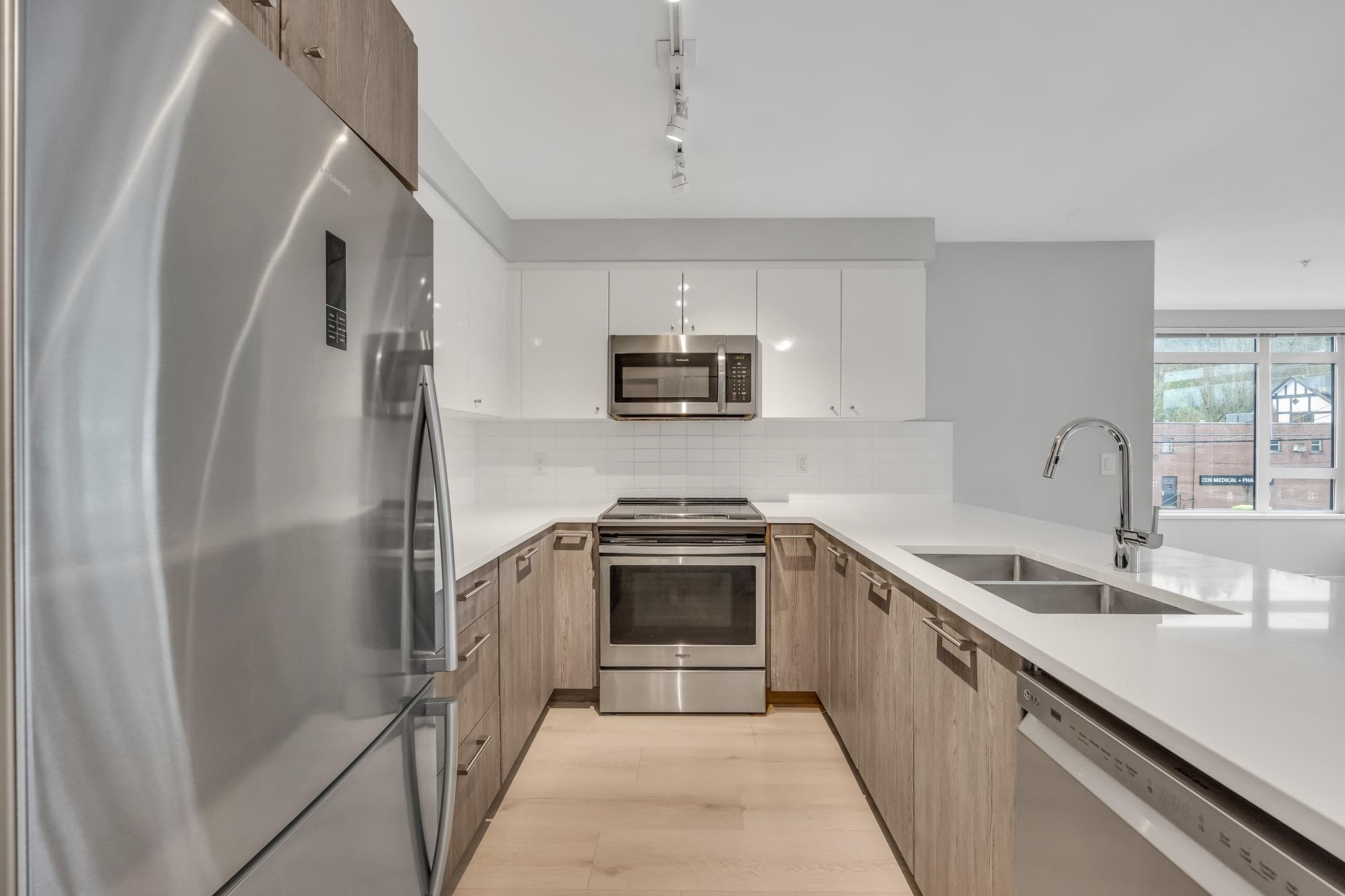206 - 2525 Clarke Street, Port Moody, V3H 0J3 — photo 4