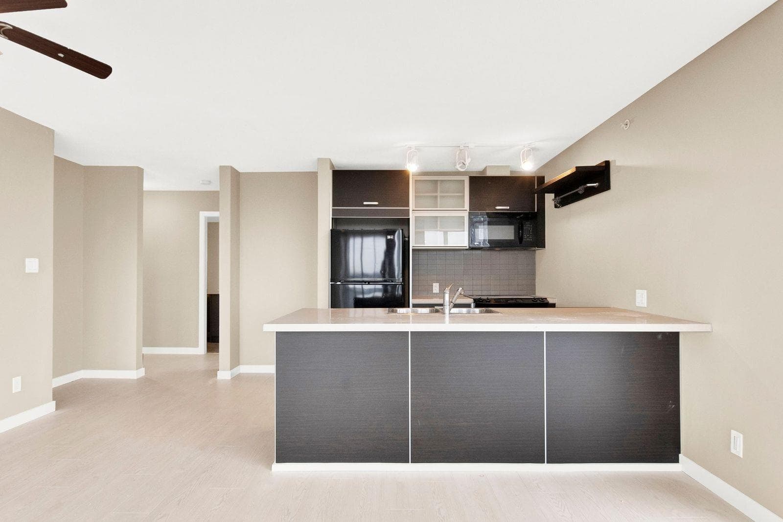 2107 - 9981 Whalley Boulevard, Surrey, V3T 0G6 — photo 5