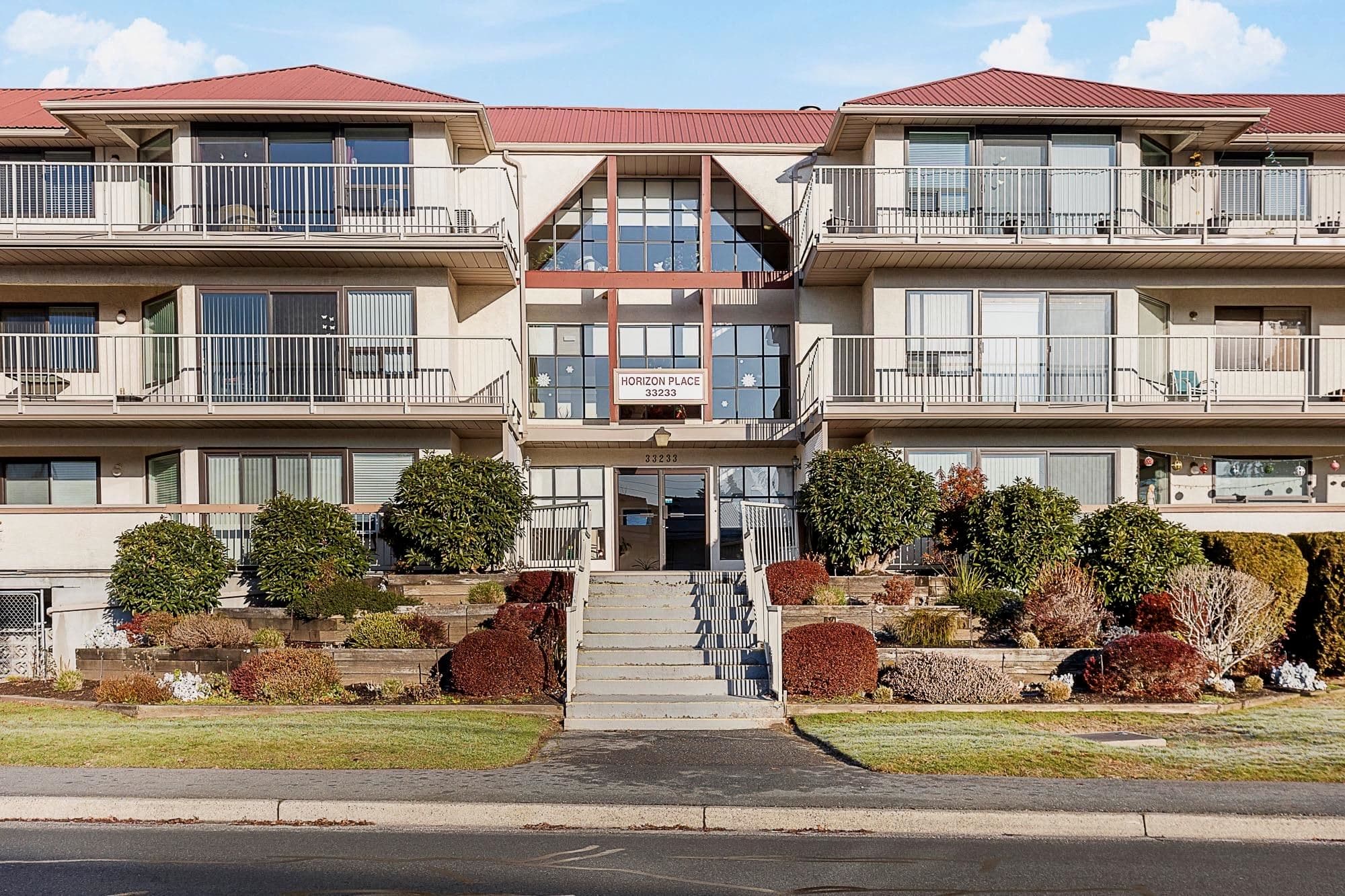202 - 33233 E Bourquin Crescent, Abbotsford, V2S 1Y2 — photo 1