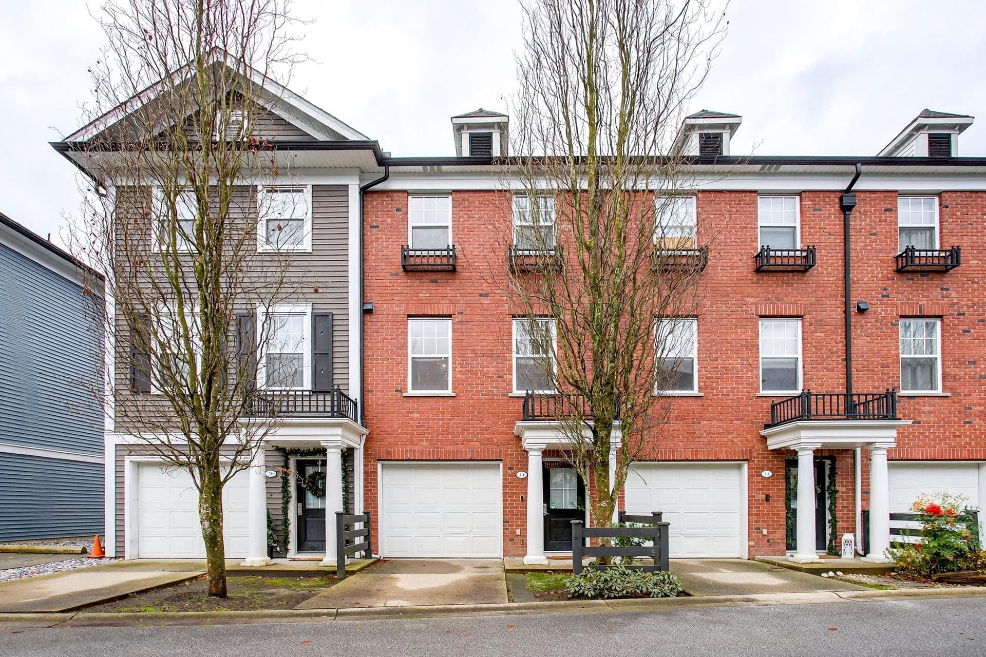 19 - 19572 Fraser Way, Pitt Meadows, V3Y 0A9 — photo 1