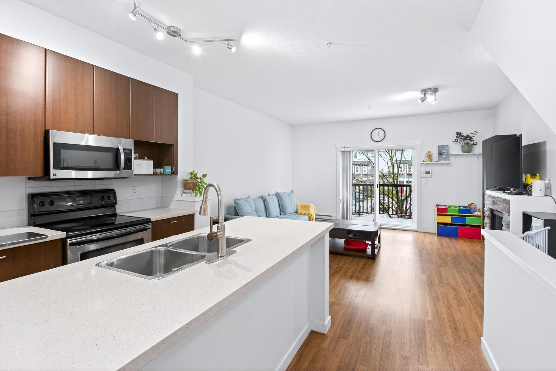 19 - 19572 Fraser Way, Pitt Meadows, V3Y 0A9 — photo 4
