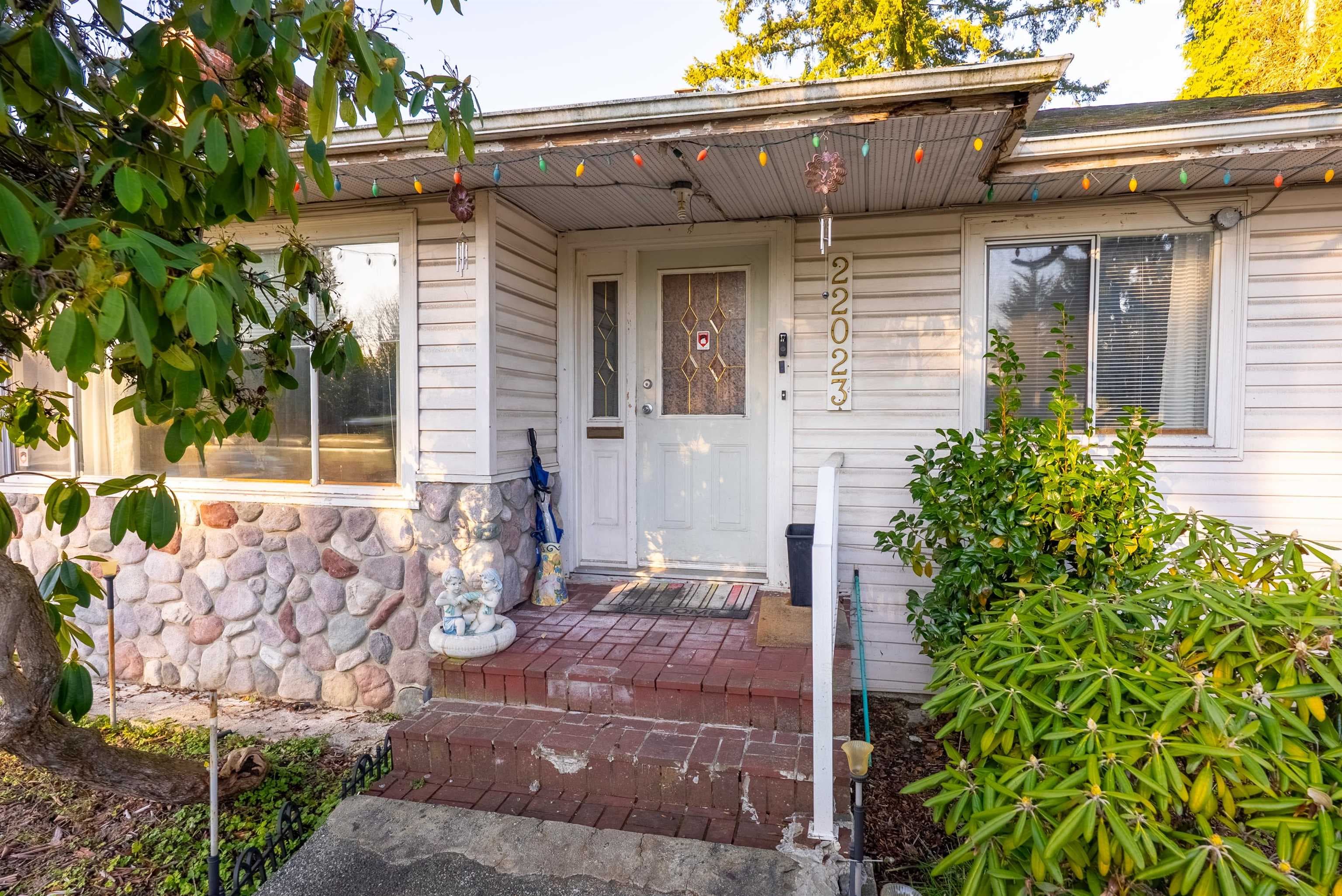 22023 Lougheed Highway, Maple Ridge, V2X 2S7 — photo 1