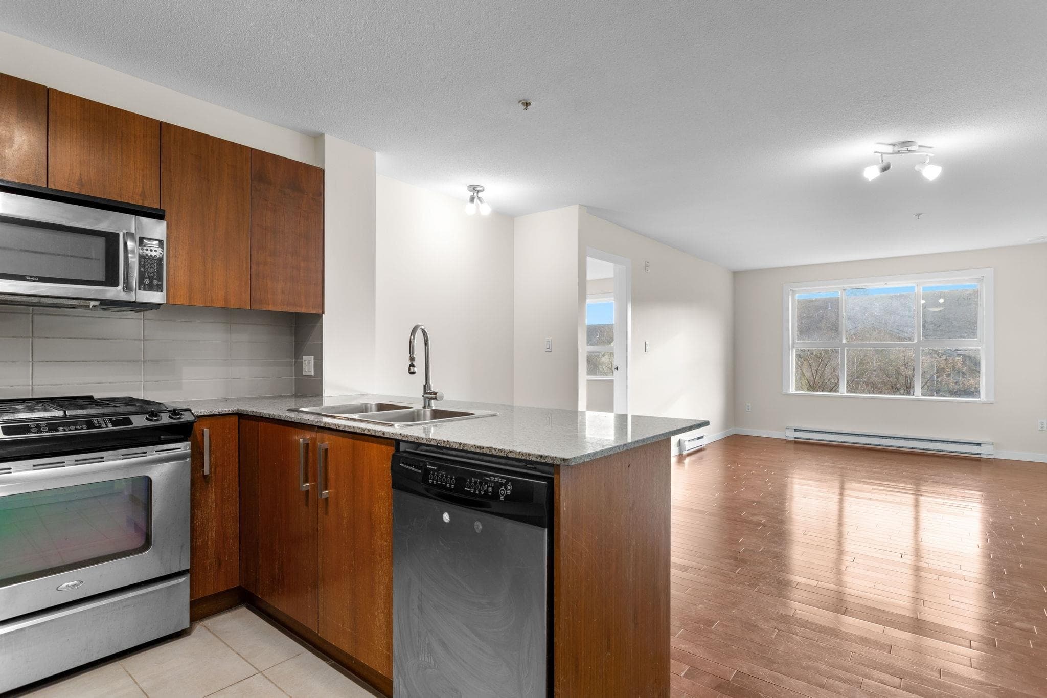 213 - 5885 Irmin Street, Burnaby, V5J 0C2 — photo 2