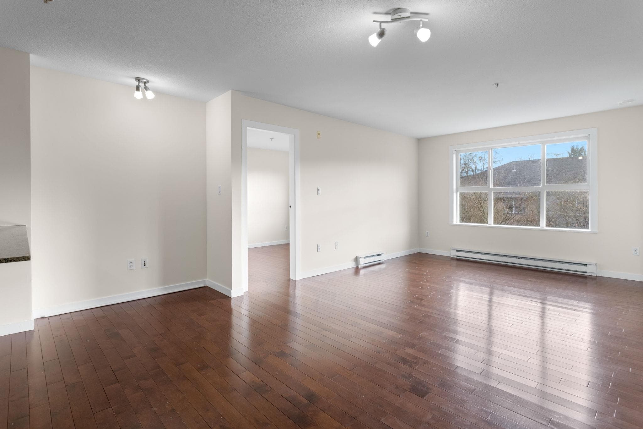 213 - 5885 Irmin Street, Burnaby, V5J 0C2 — photo 3
