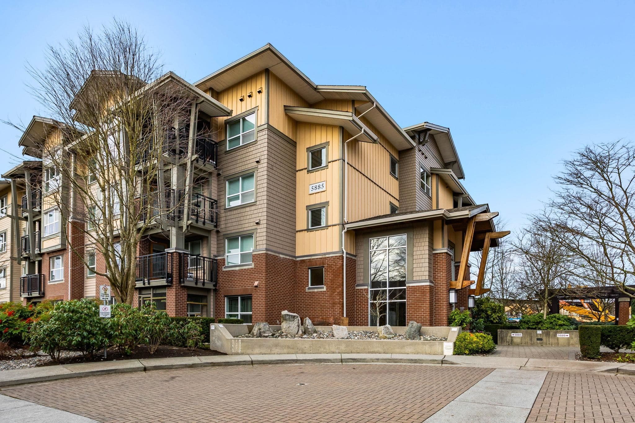 213 - 5885 Irmin Street, Burnaby, V5J 0C2 — photo 1