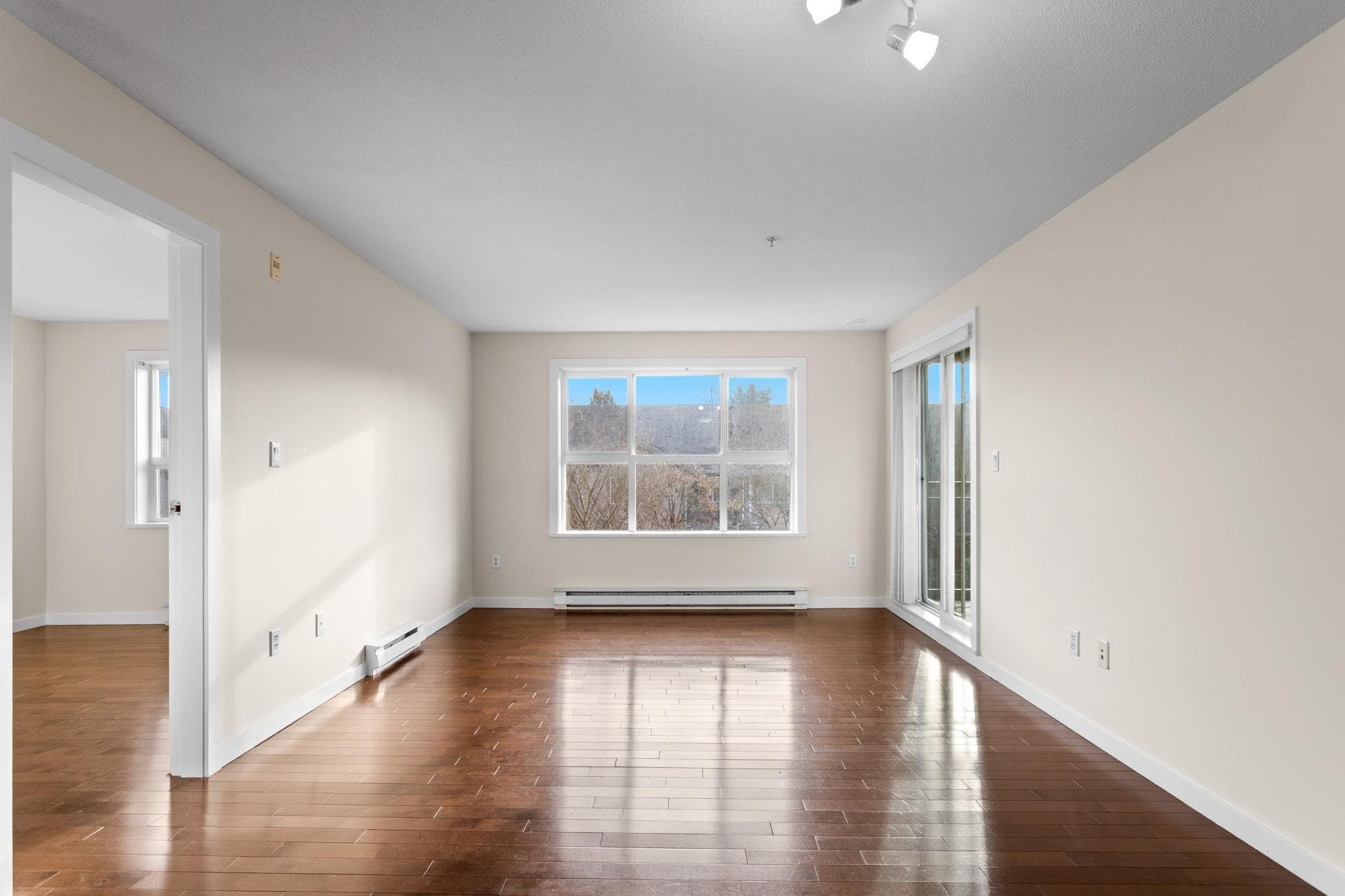 213 - 5885 Irmin Street, Burnaby, V5J 0C2 — photo 4