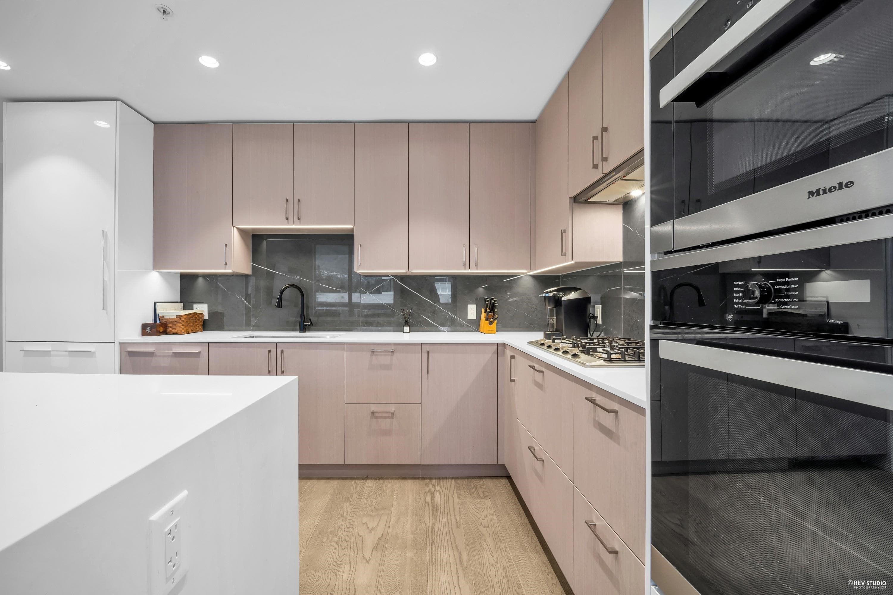 203 - 1632 Lions Gate Lane, North Vancouver, V7P 0E2 — photo 5