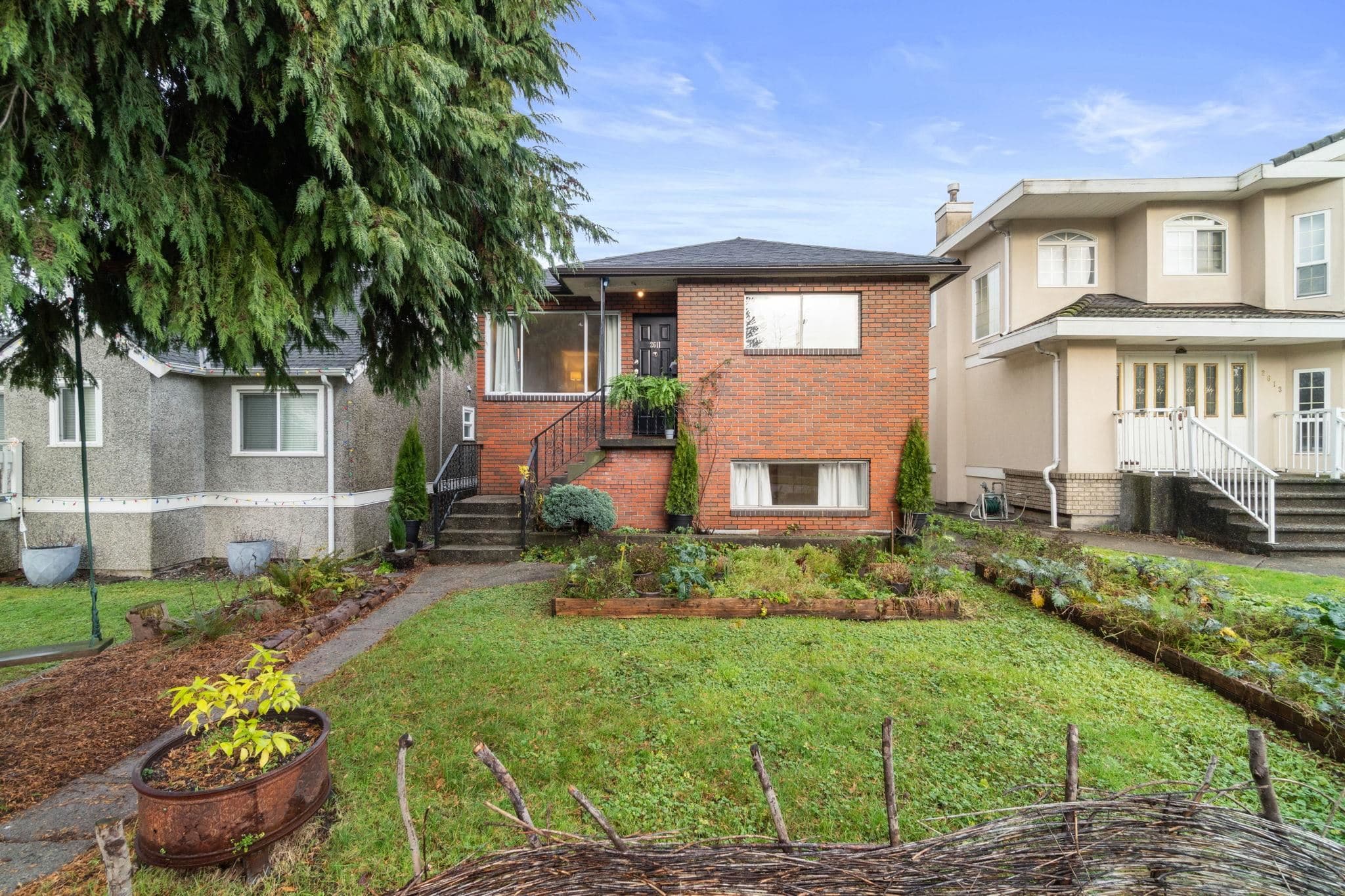 2611 Parker Street, Vancouver, V5K 2T5 — photo 1