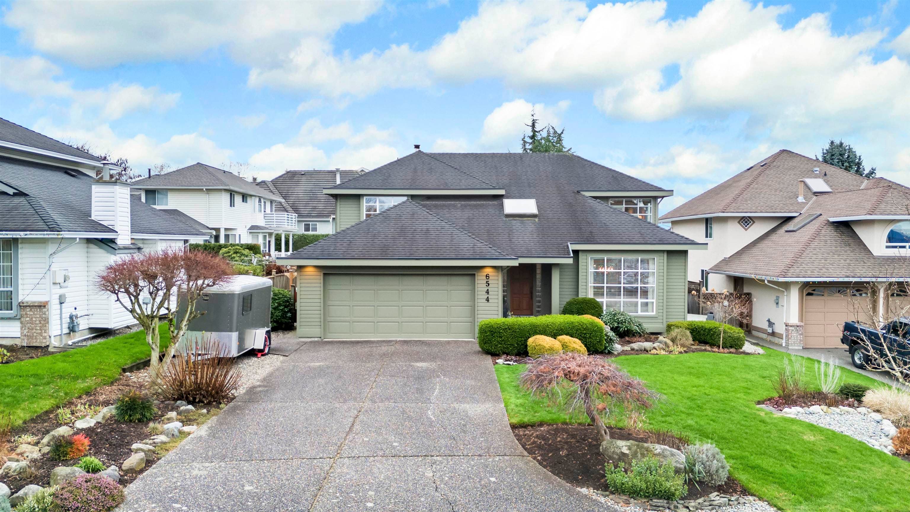 6544 Claytonhill Grove, Surrey — sold