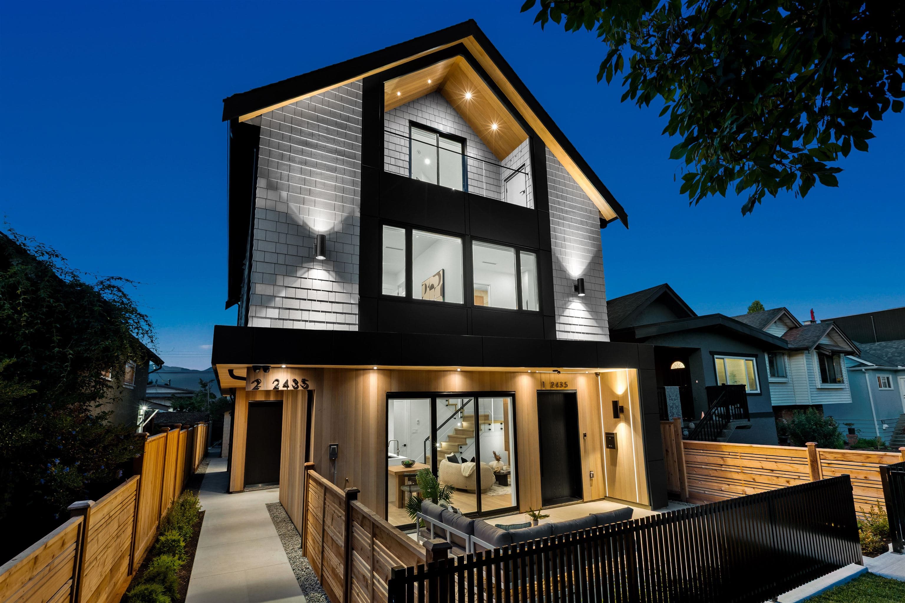 2 - 2435 Napier Street, Vancouver