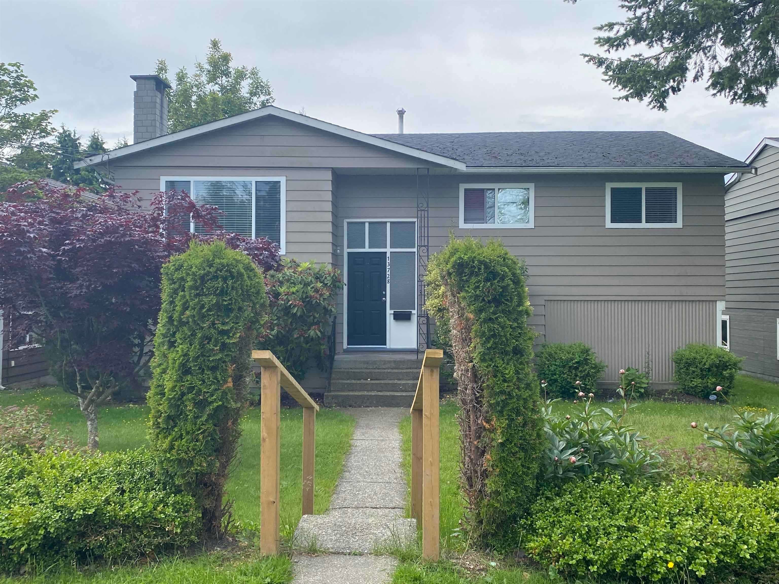 13728 Blackburn Avenue, White Rock — sold