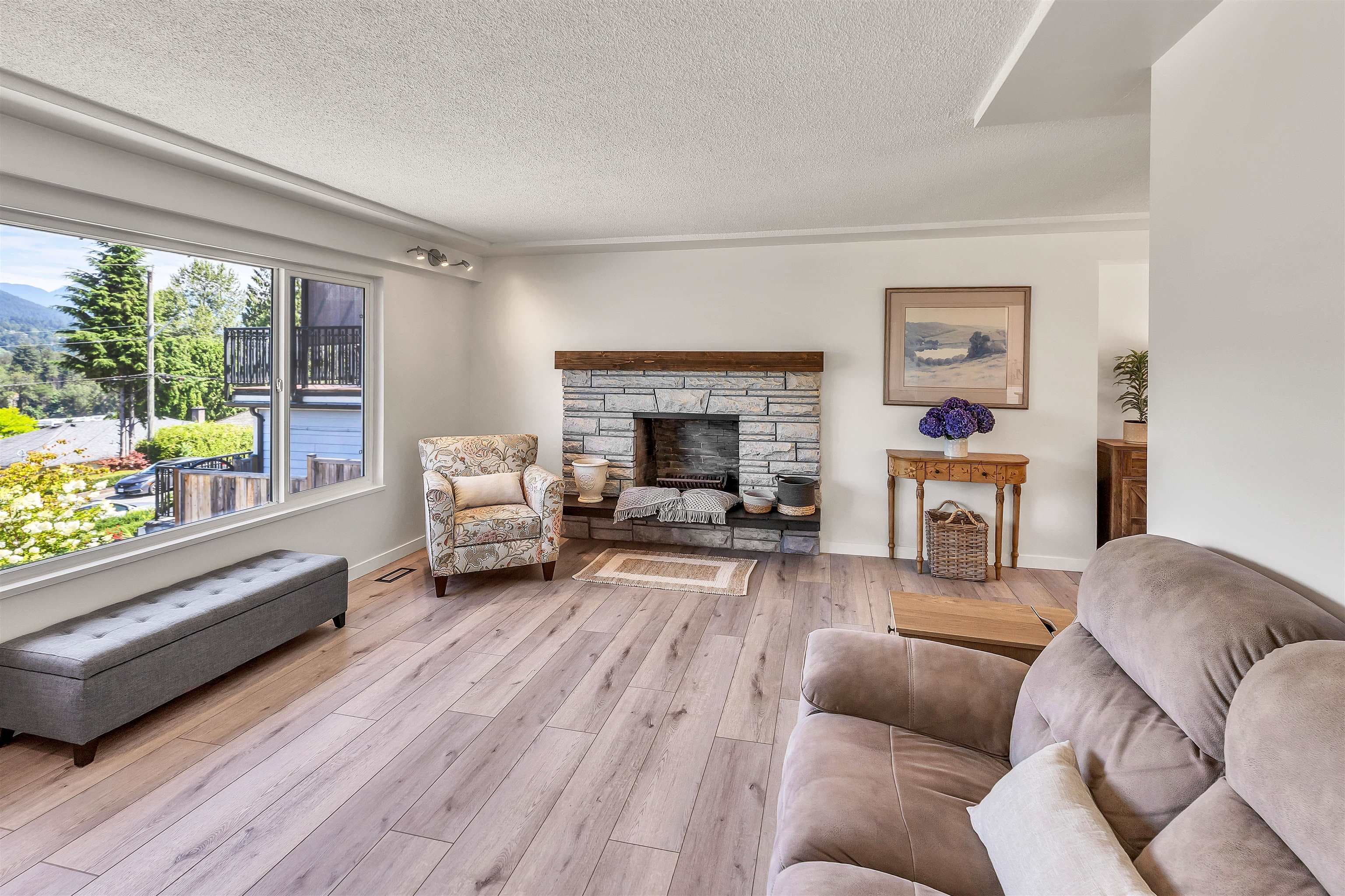 3321 Viewmount Drive, Port Moody, V3H 2L8 — photo 2