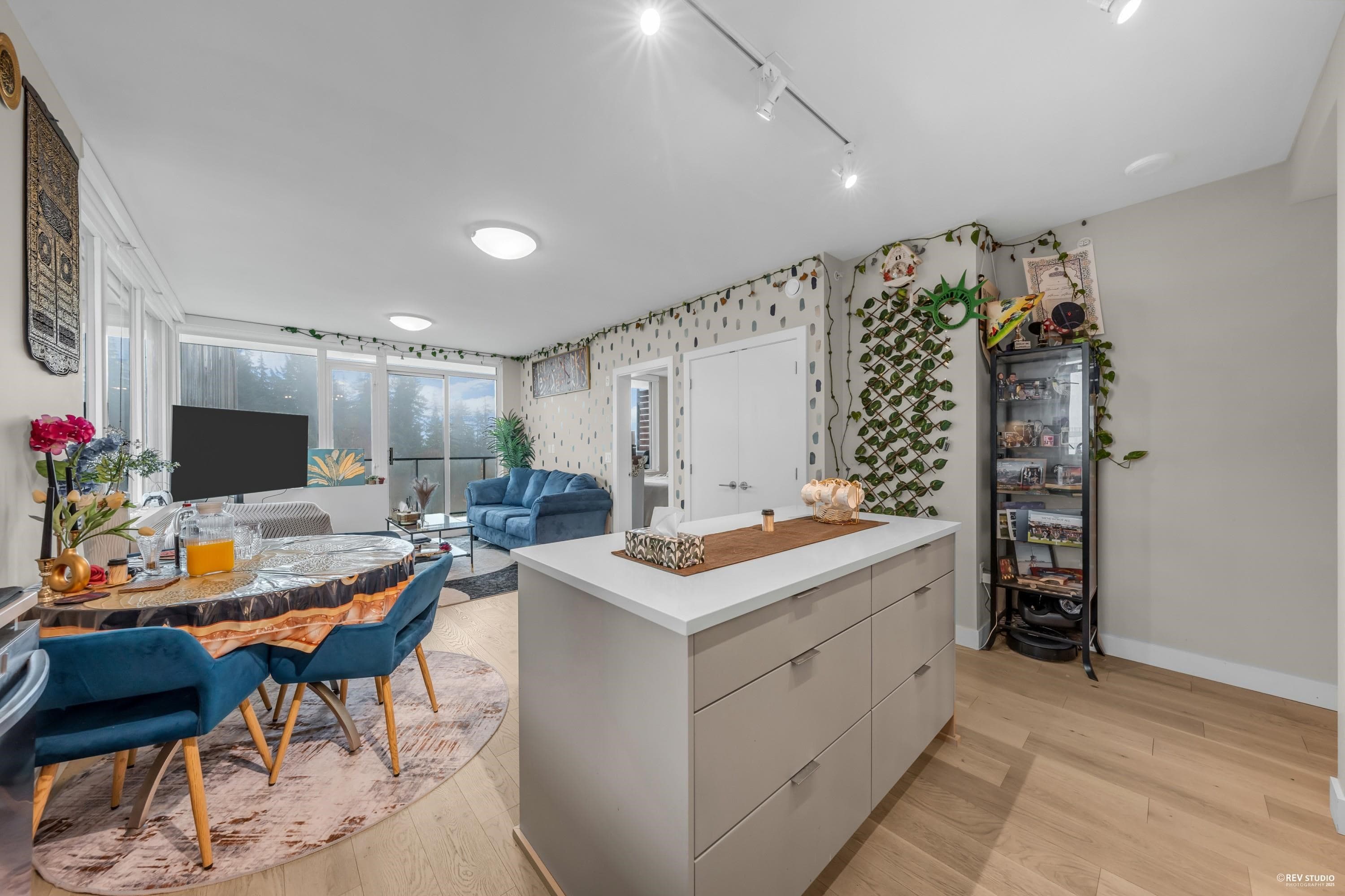 702 - 8725 University Crescent, Burnaby, V5A 4Y8 — photo 3