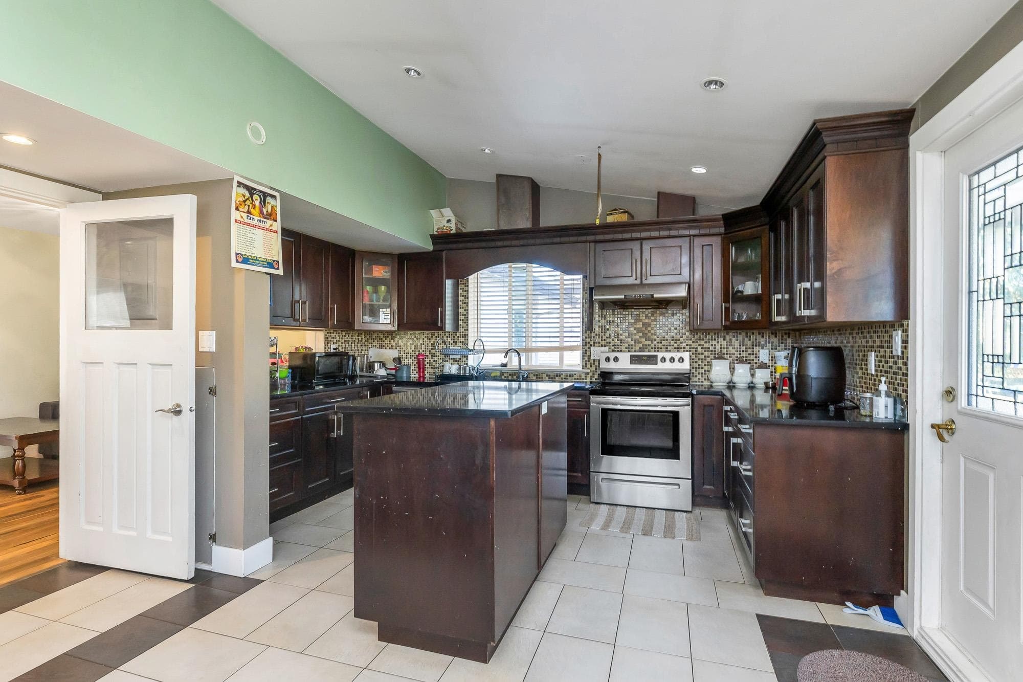 32615 Bevan Avenue, Abbotsford, V2T 1G5 — photo 5