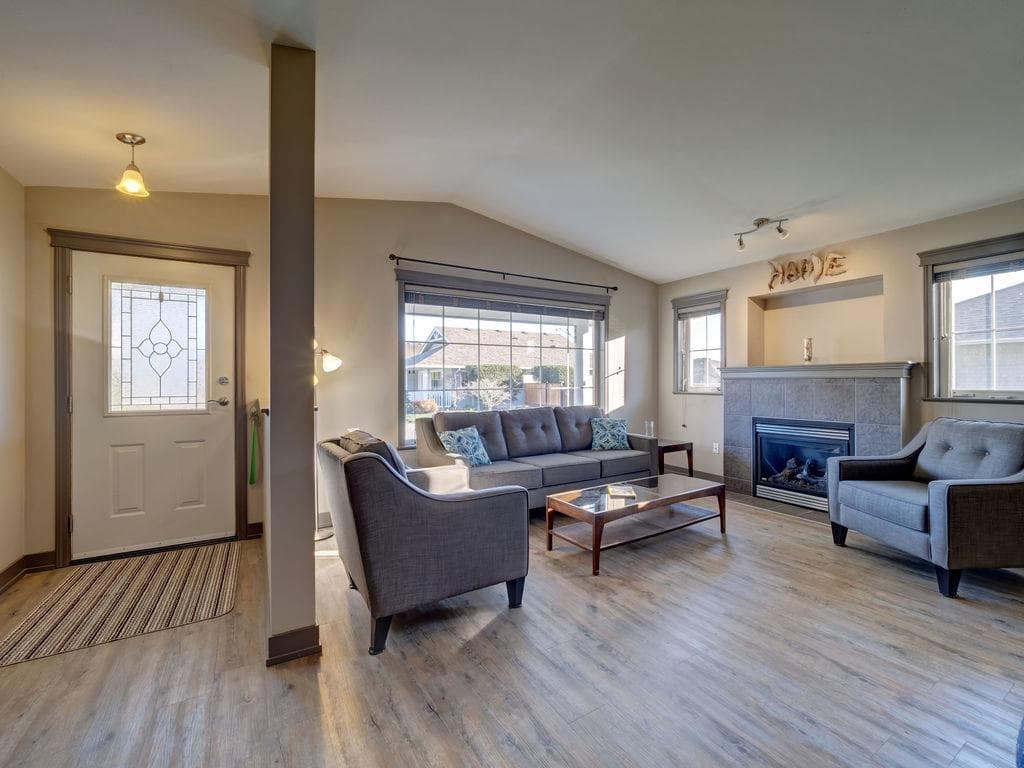 5715 Cartier Road, Sechelt, V7Z 0N5 — photo 2