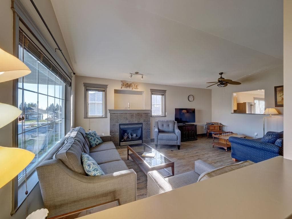 5715 Cartier Road, Sechelt, V7Z 0N5 — photo 3
