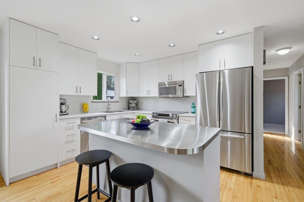 954 Lincoln Avenue, Port Coquitlam, V3B 5L3 — photo 3