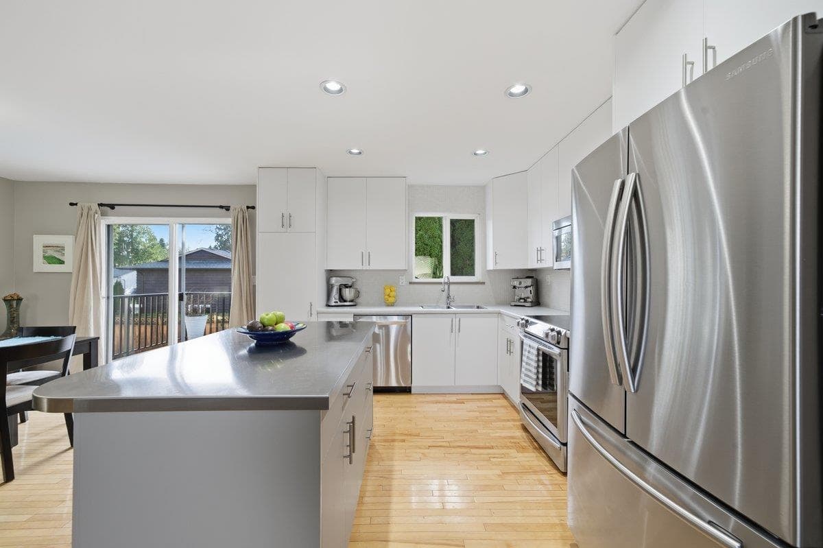 954 Lincoln Avenue, Port Coquitlam, V3B 5L3 — photo 4