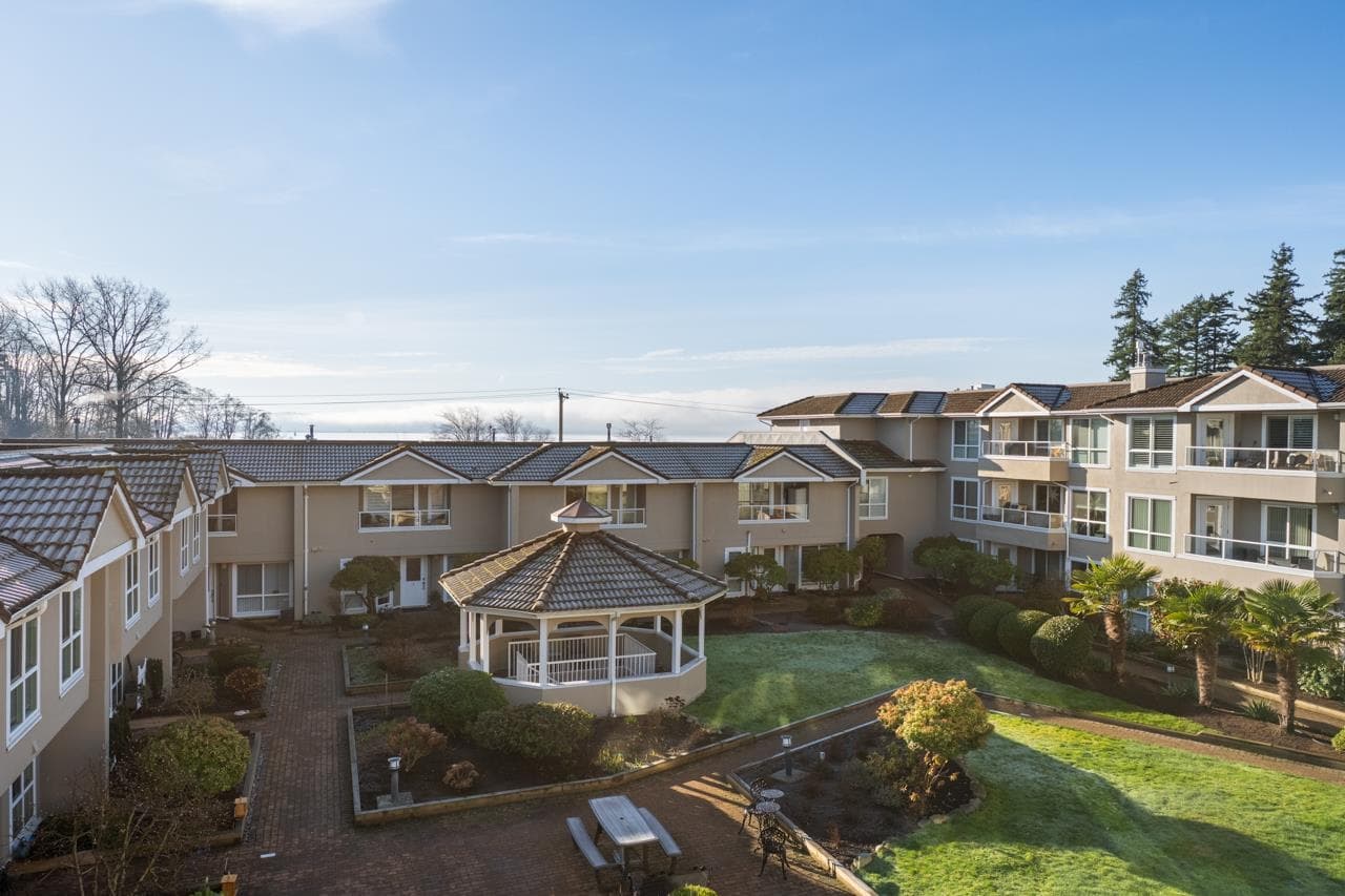 312 - 15875 Marine Drive, White Rock, V4B 5J2 — photo 3
