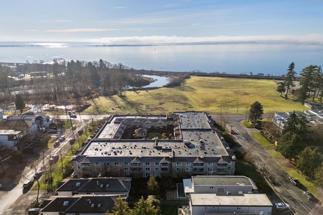 312 - 15875 Marine Drive, White Rock, V4B 5J2 — photo 4