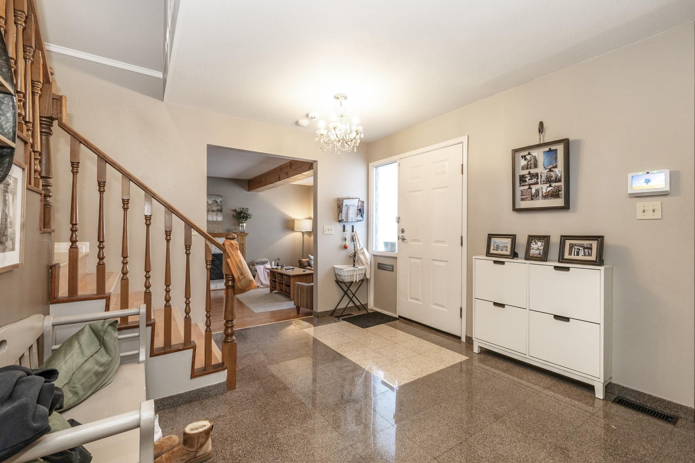 2210 Dawes Hill Road, Coquitlam, V3K 1N3 — photo 2