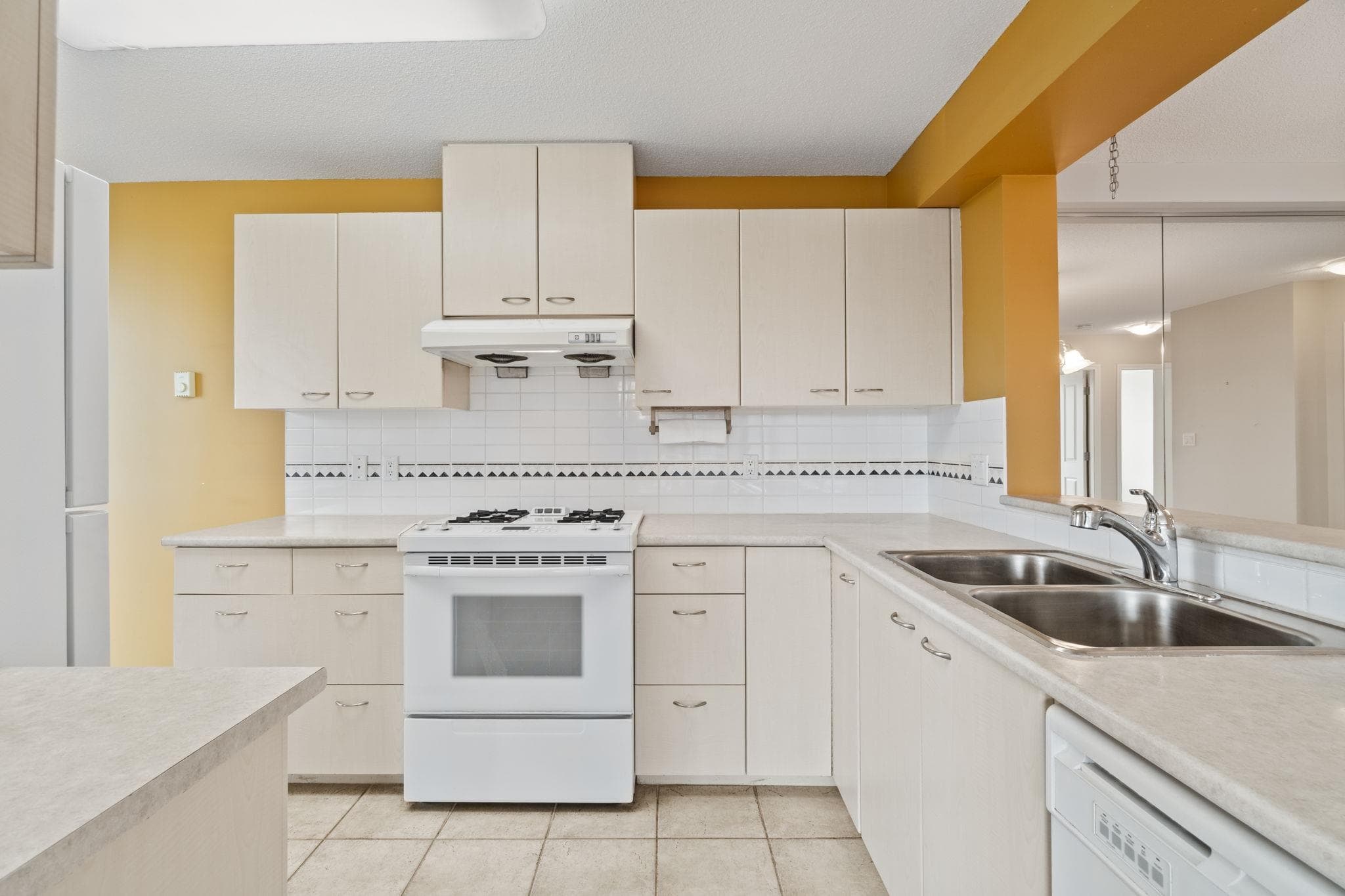 801 - 5848 Olive Avenue, Burnaby, V5H 4V6 — photo 4