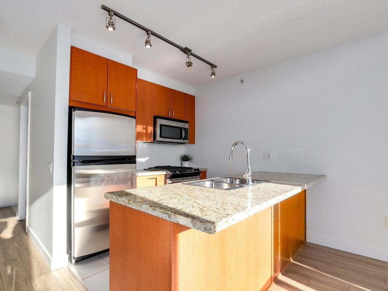 907 - 9188 University Crescent, Burnaby, V5A 0A5 — photo 3