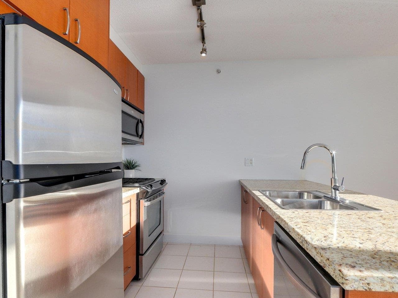 907 - 9188 University Crescent, Burnaby, V5A 0A5 — photo 4