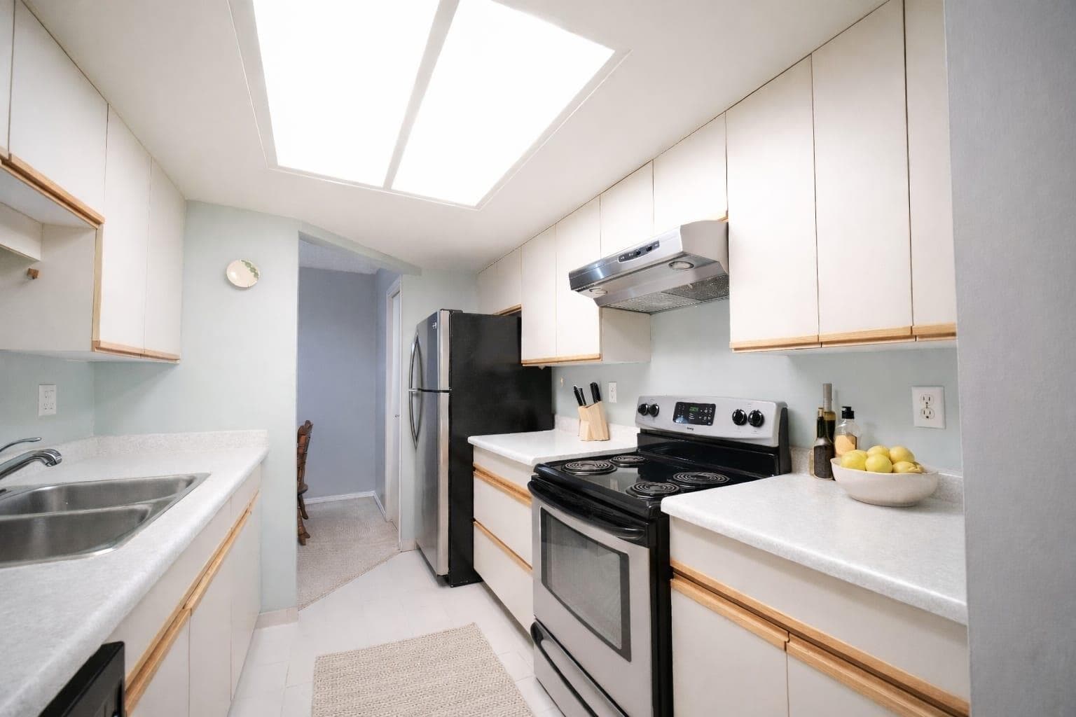 411 - 2915 Glen Drive, Coquitlam, V3B 7H8 — photo 4