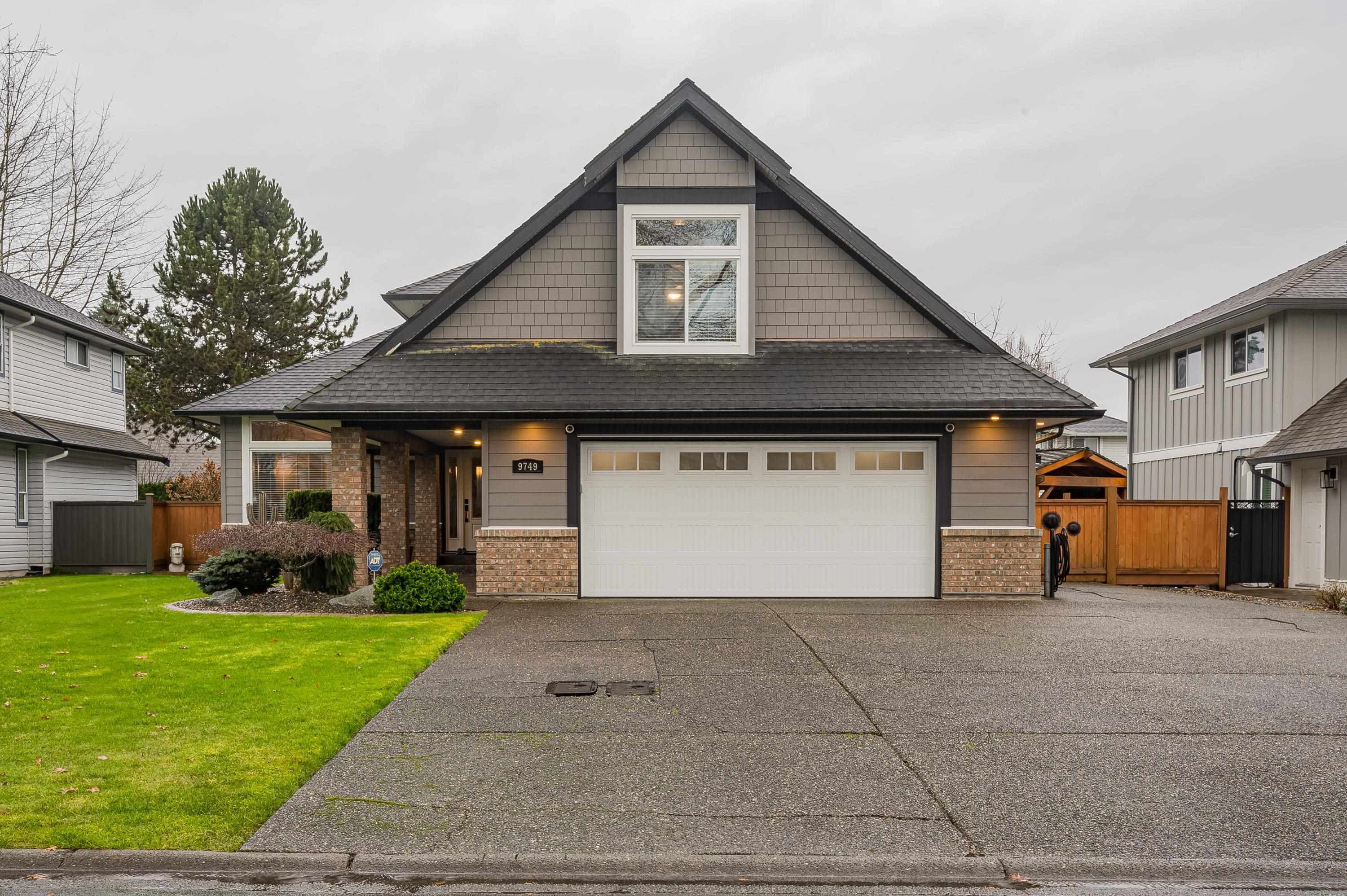 9749 206 Street, Langley, V1M 2H5 — photo 1