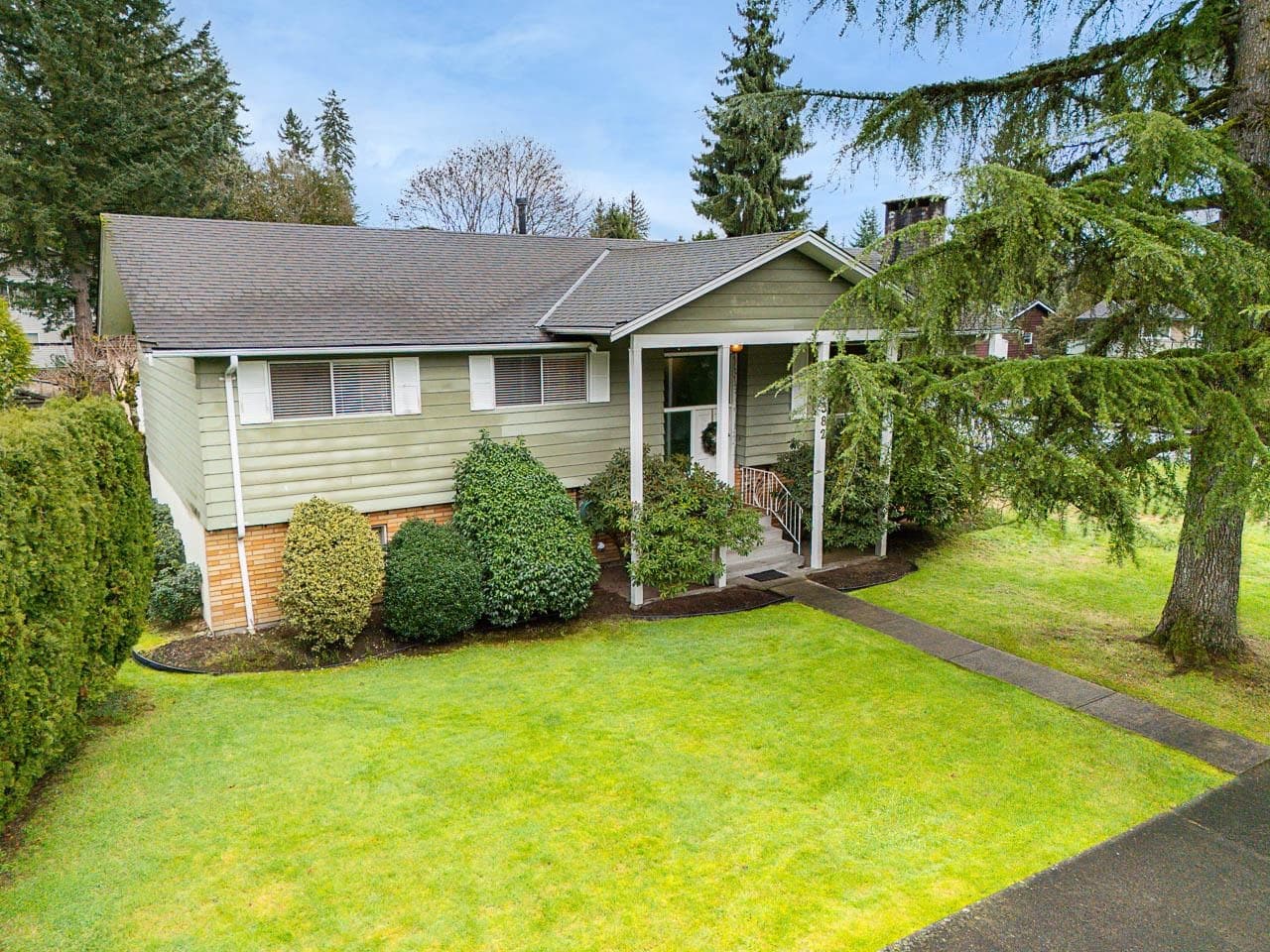 3382 Fairland Court, Burnaby, V5A 3B8 — photo 1