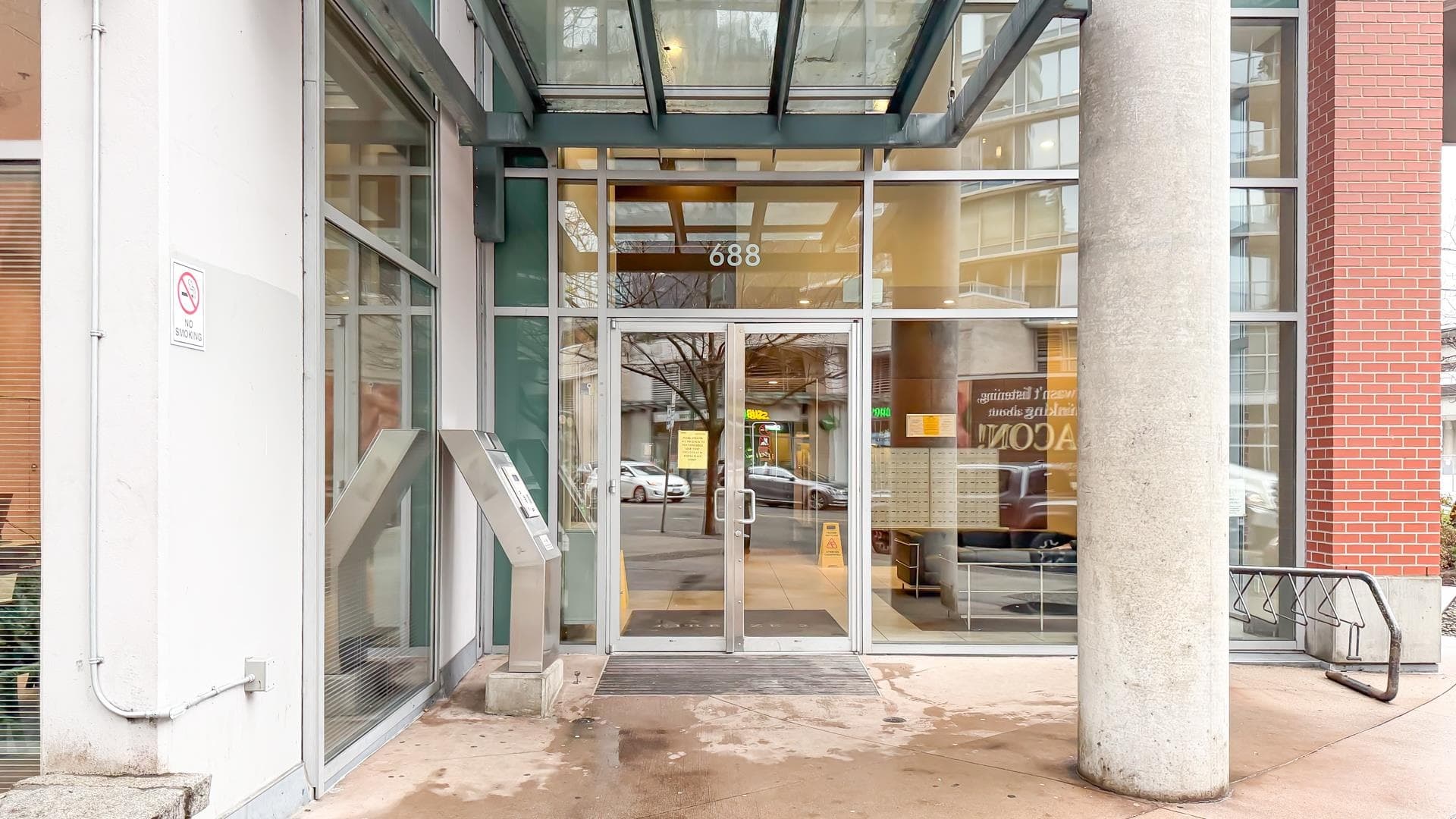 1909 - 688 Abbott Street, Vancouver, V6B 0B9 — photo 2