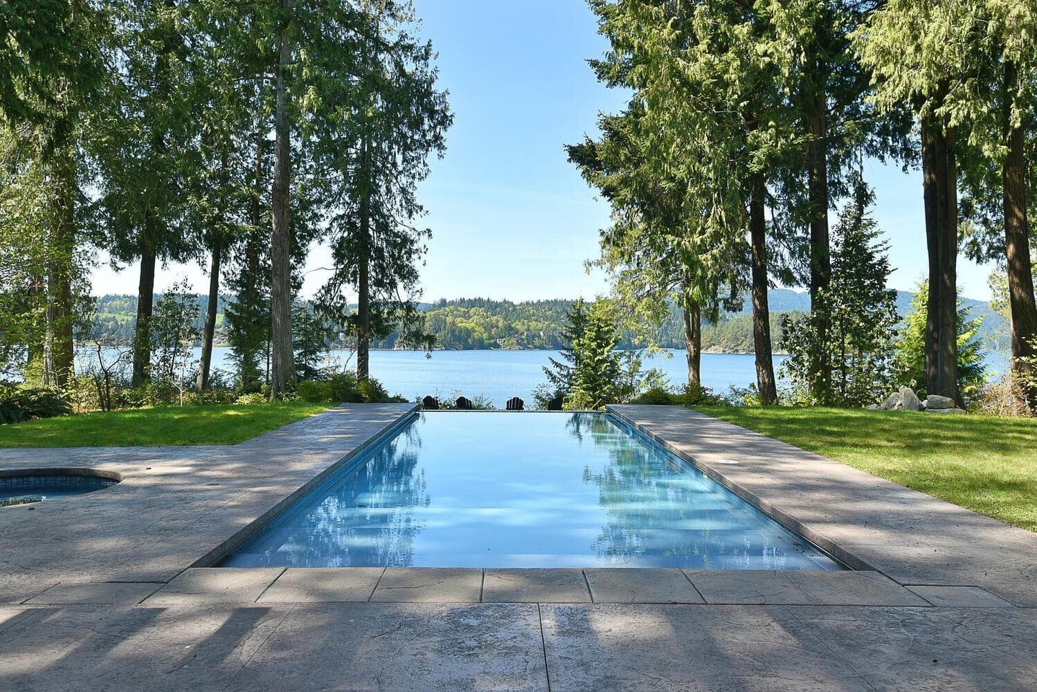 6119 Sechelt Inlet Road, Sechelt, V7Z 0P5 — photo 2