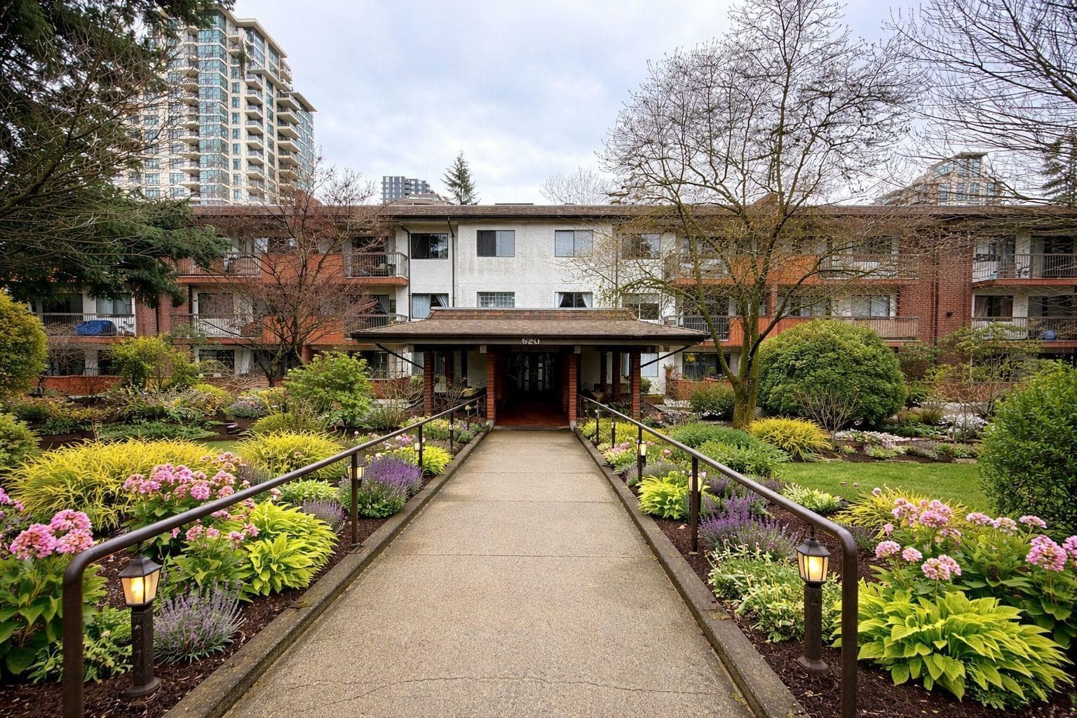 305 - 620 Eight Avenue, New Westminster, V3M 5V7 — photo 1