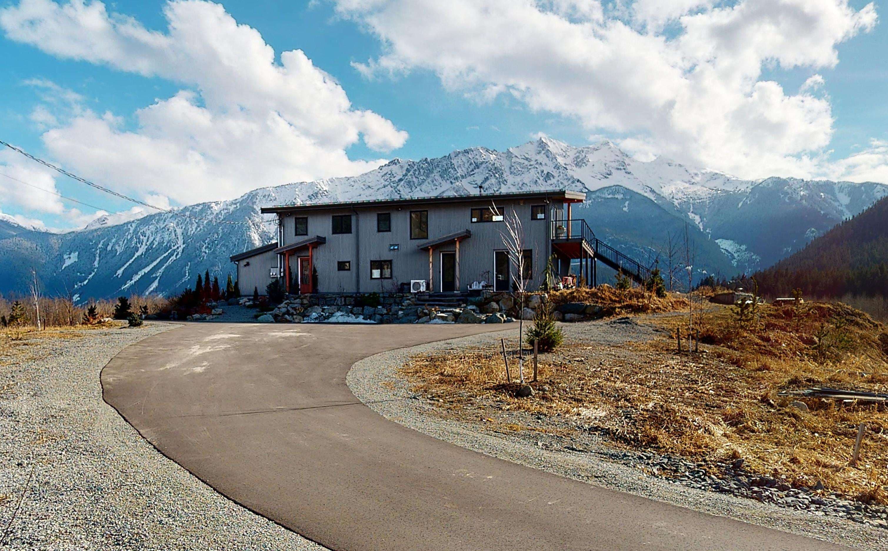1380 Collins Road, Pemberton, V0N 2L1 — photo 2