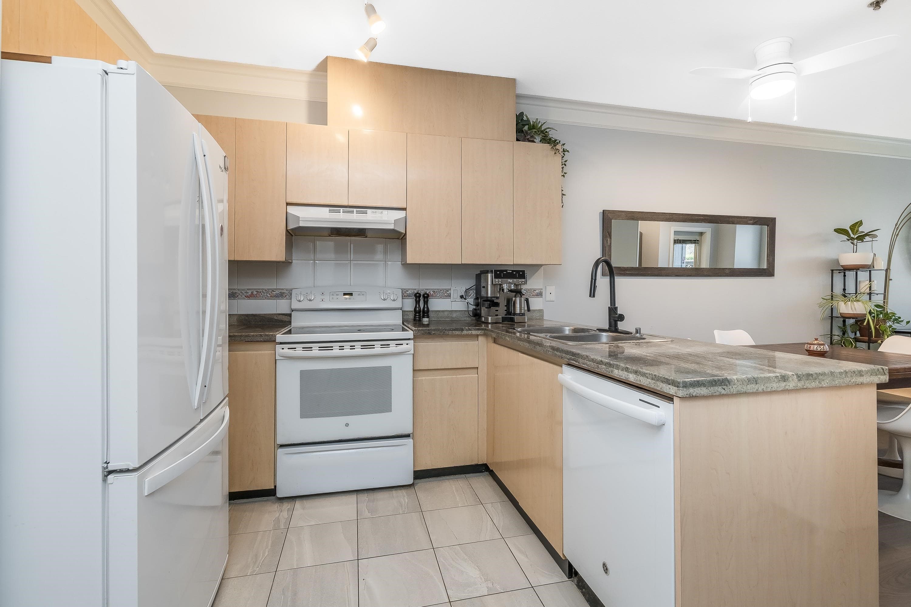 107 - 8115 121a Street, Surrey, V3W 1J2 — photo 4