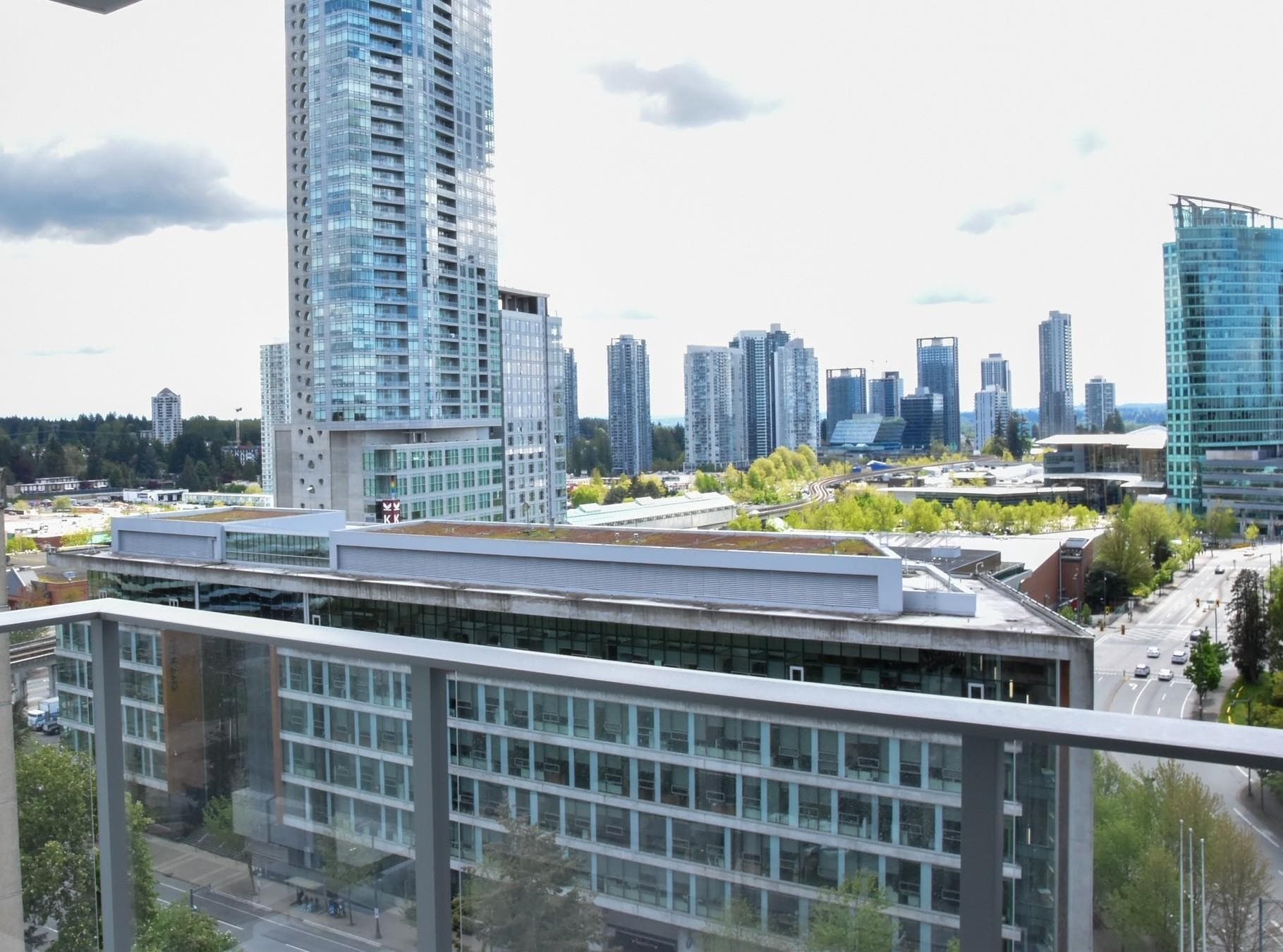 1608 - 10448 University Drive, Surrey, V3T 0S7 — photo 5