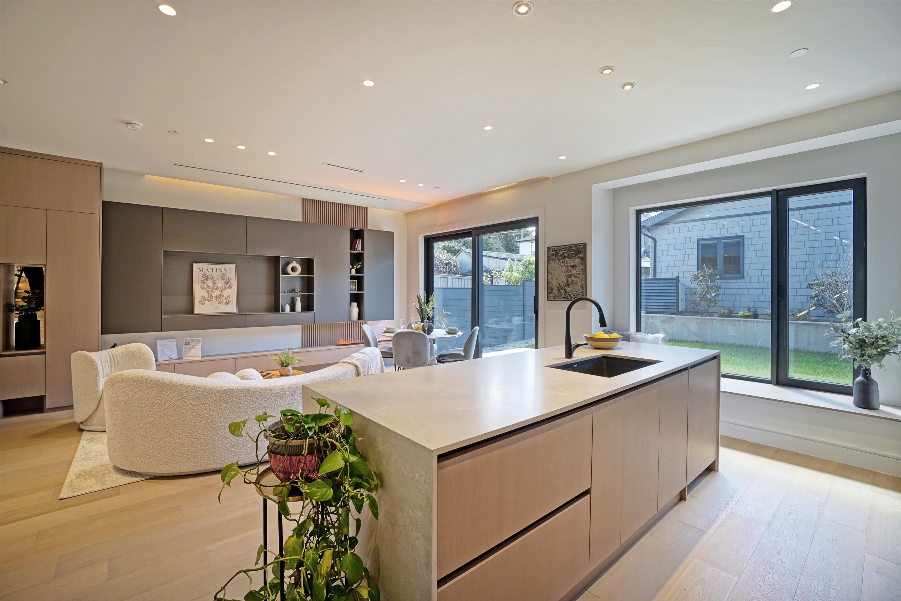 2 - 3460 W 14th Avenue, Vancouver, V6R 2W1 — photo 3