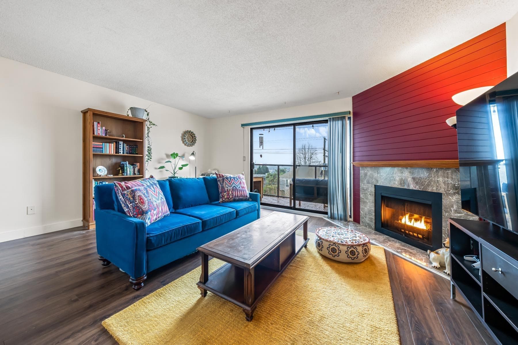 307 - 315 Tenth Street, New Westminster, V3M 3Y2 — photo 2