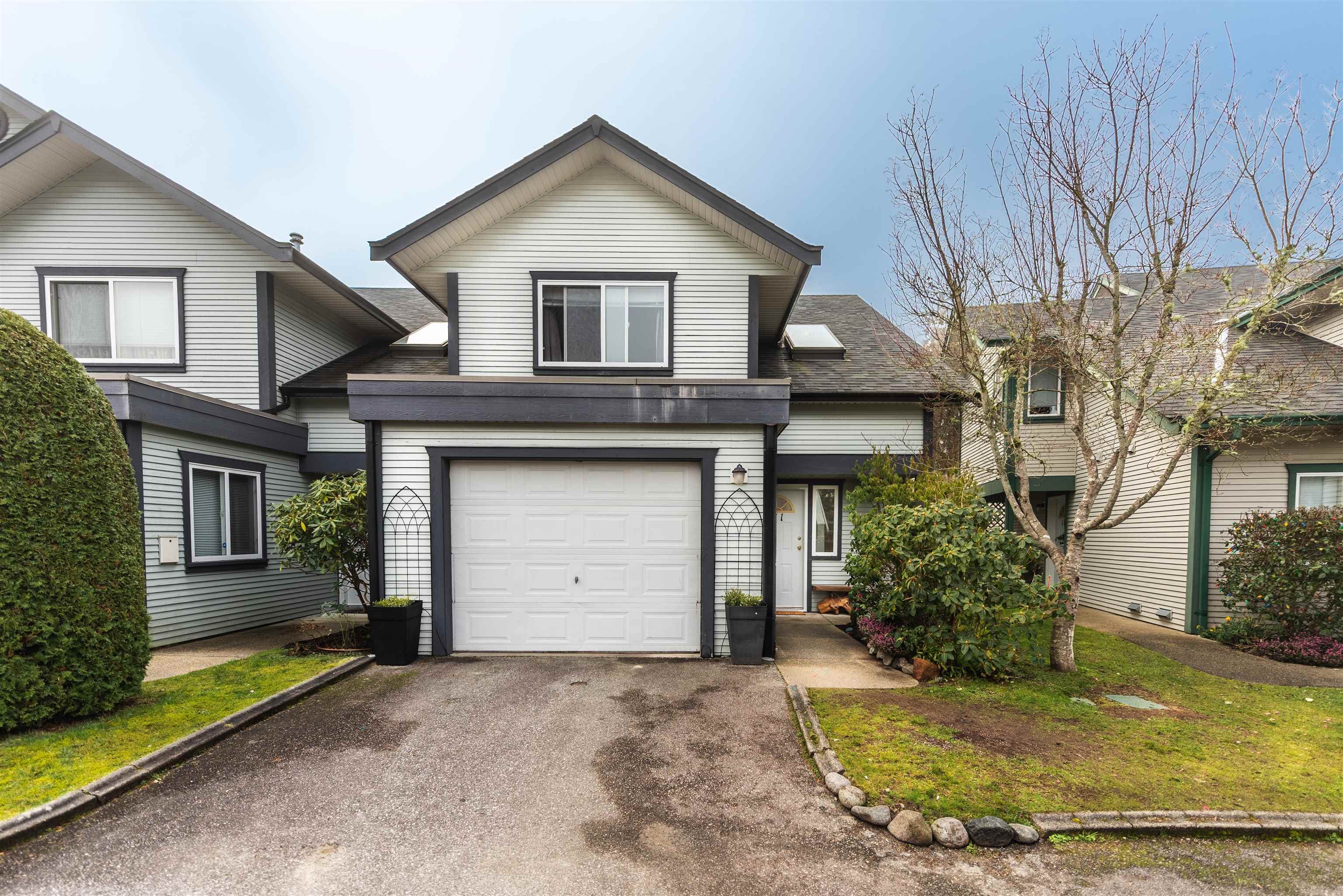 111 - 5711 Ebbtide Street, Sechelt, V7Z 0J5 — photo 1