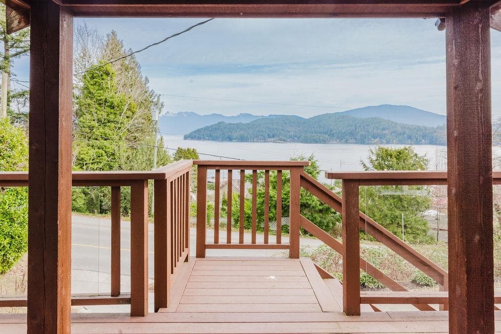 591 Gibsons Way, Gibsons, V0N 1V9 — photo 1