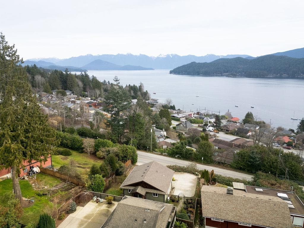 591 Gibsons Way, Gibsons, V0N 1V9 — photo 5
