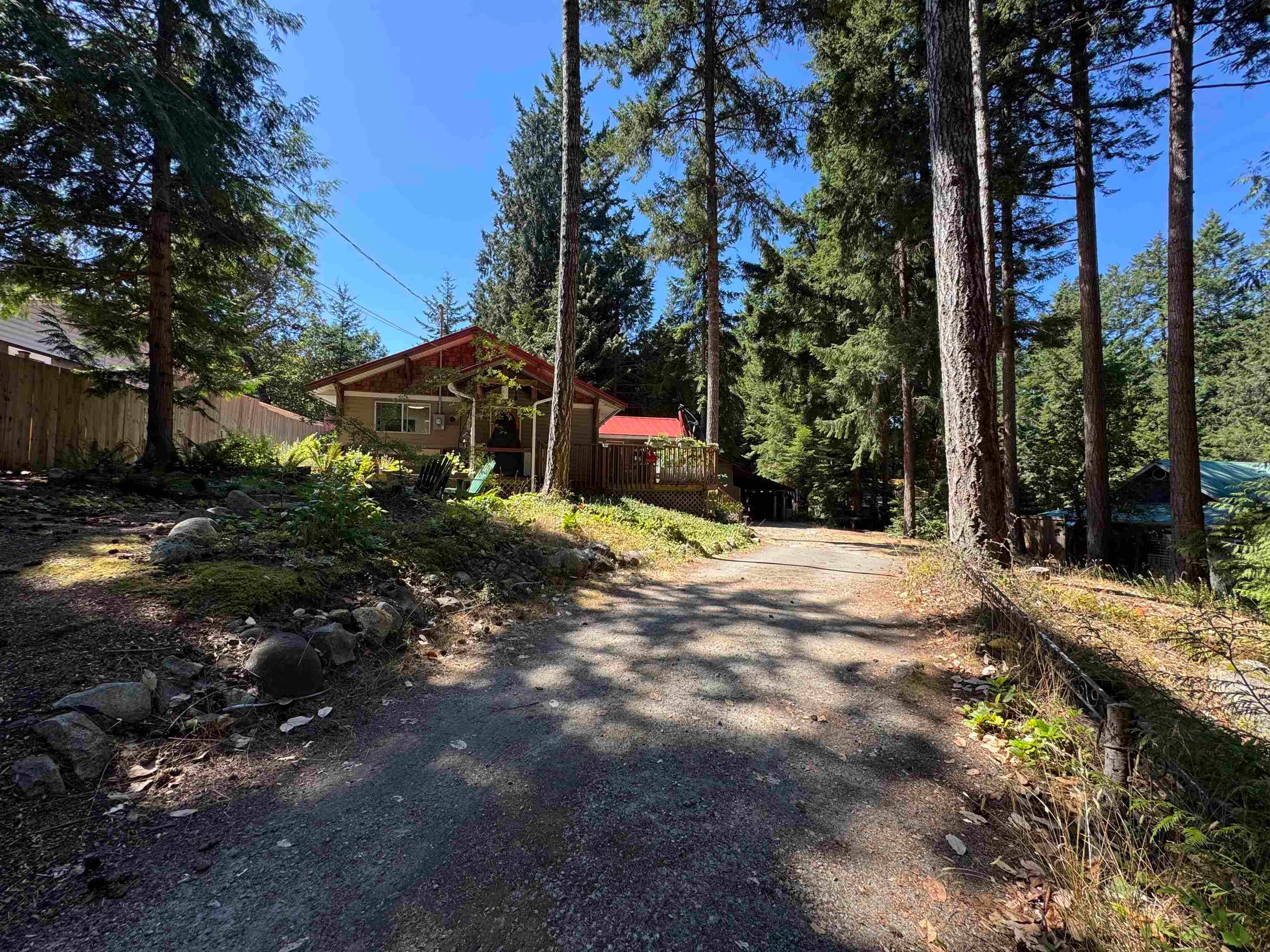 559 Blitz Road, Mayne Island, V0N 2J1 — photo 2