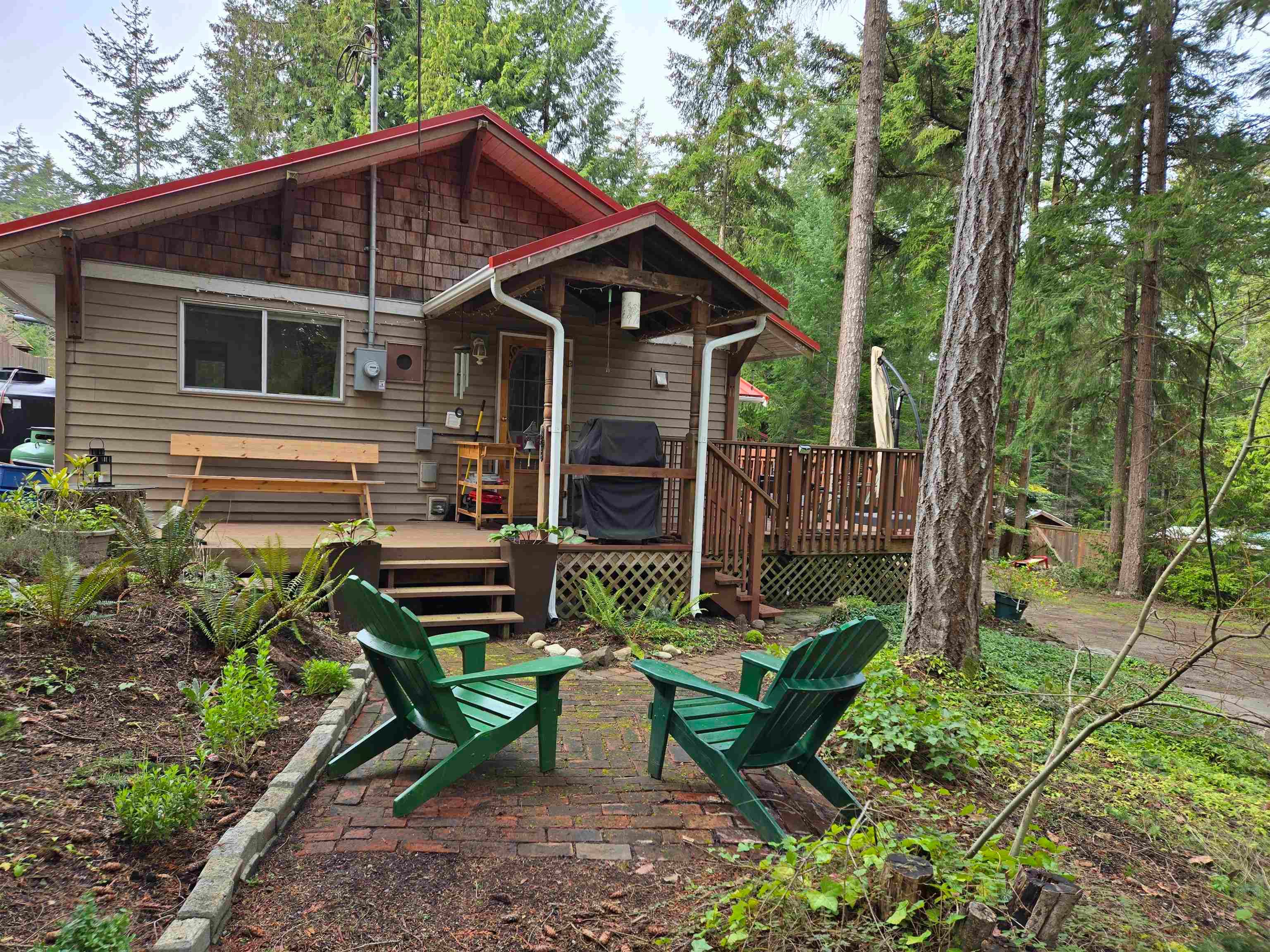 559 Blitz Road, Mayne Island, V0N 2J1 — photo 3