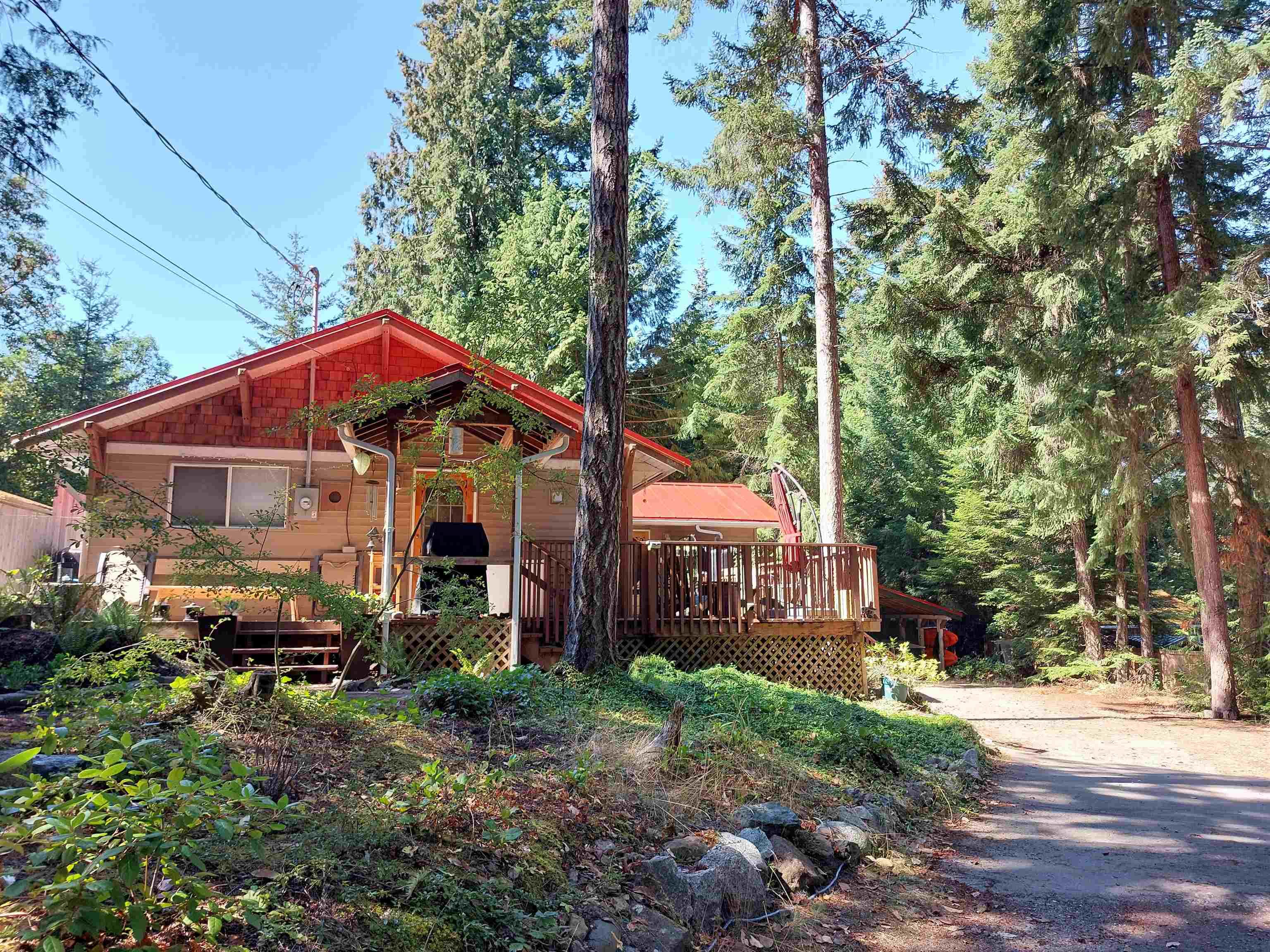 559 Blitz Road, Mayne Island, V0N 2J1 — photo 1