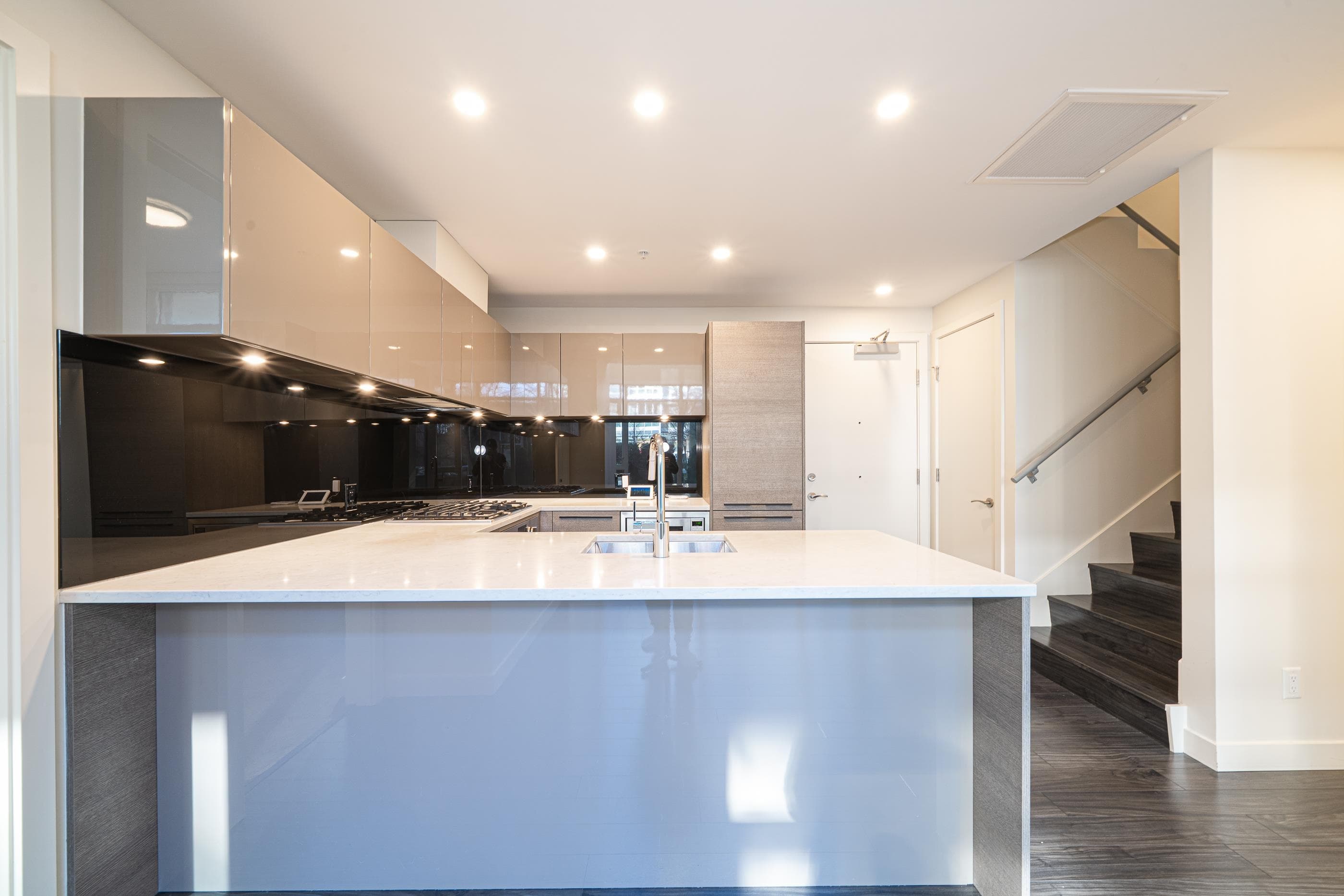 TH1 - 6288 Cassie Avenue, Burnaby, V5H 0H7 — photo 5